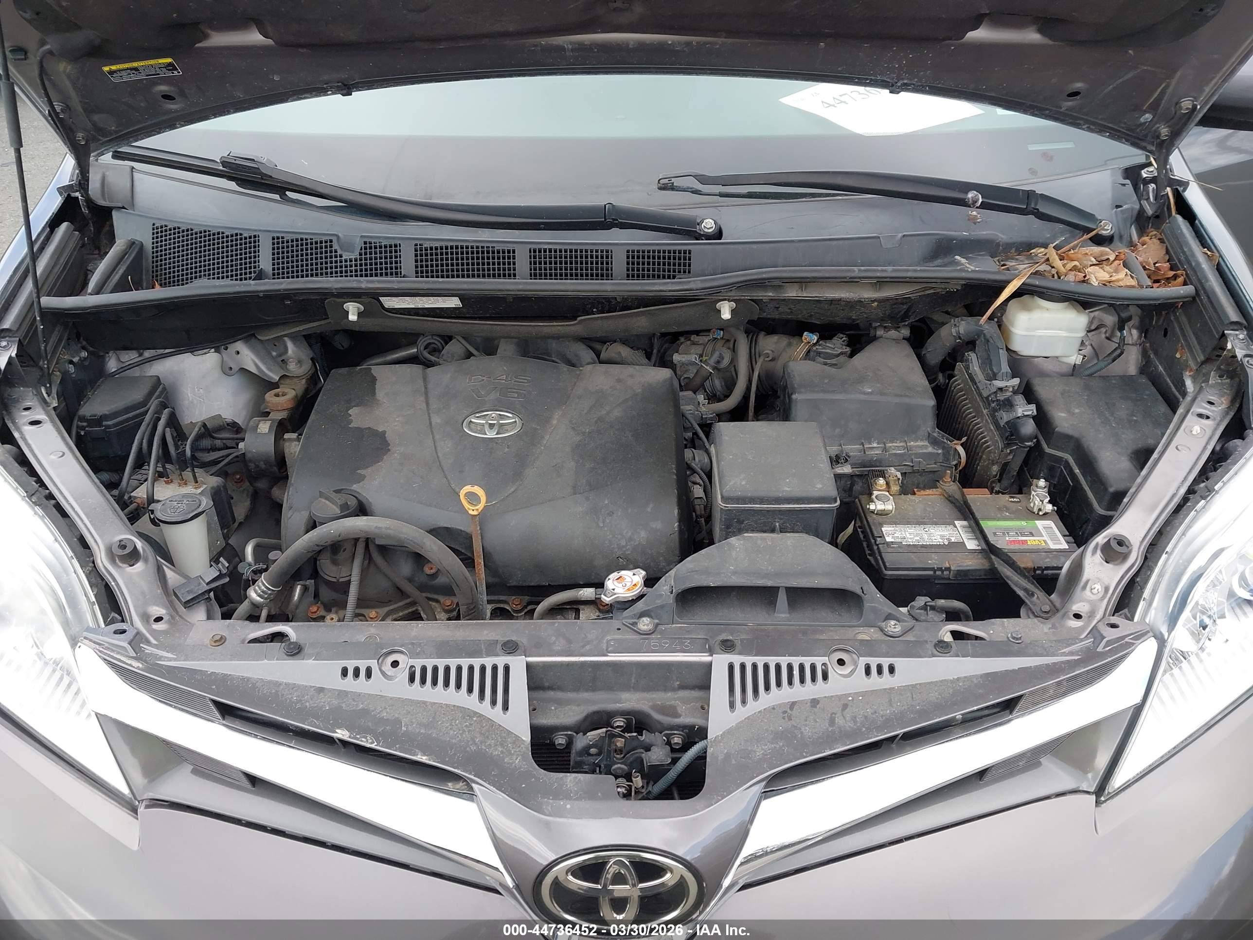 TOYOTA SIENNA image 10