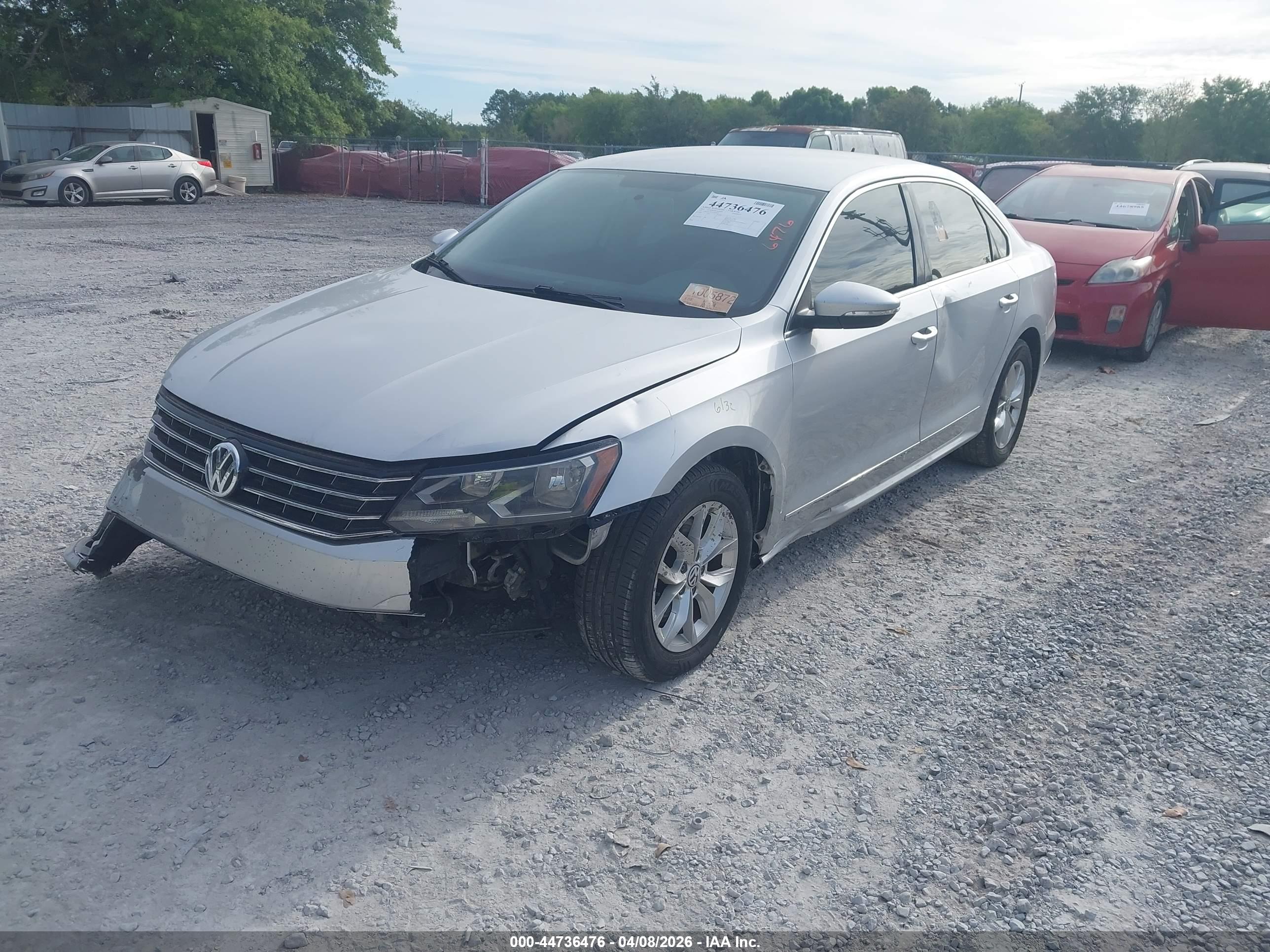 VOLKSWAGEN PASSAT image 2