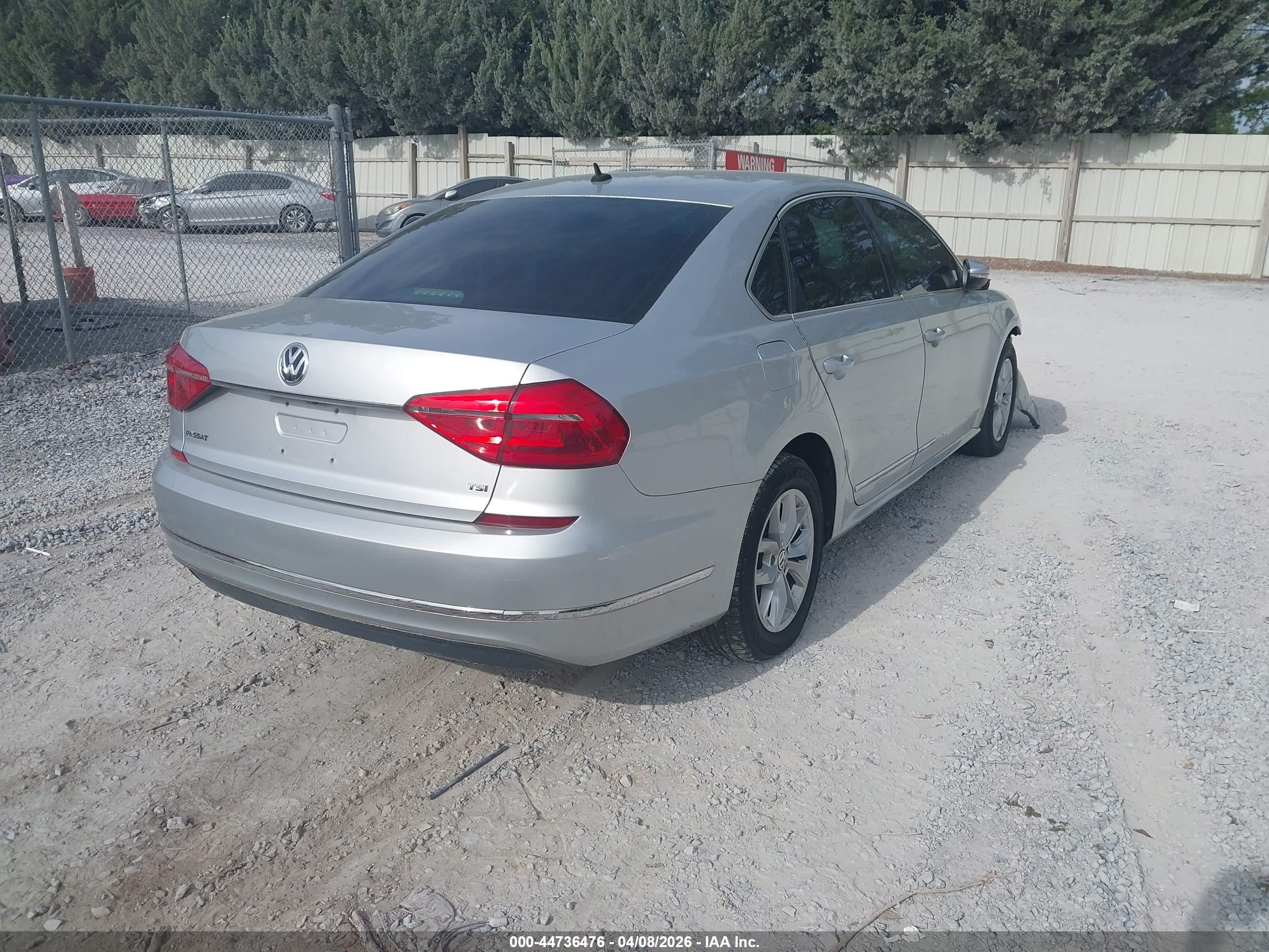 VOLKSWAGEN PASSAT image 4