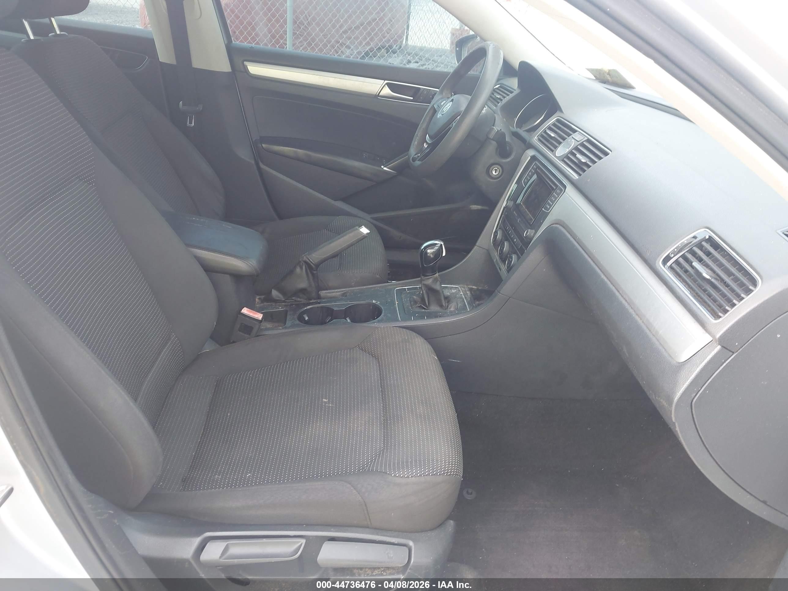 VOLKSWAGEN PASSAT image 5