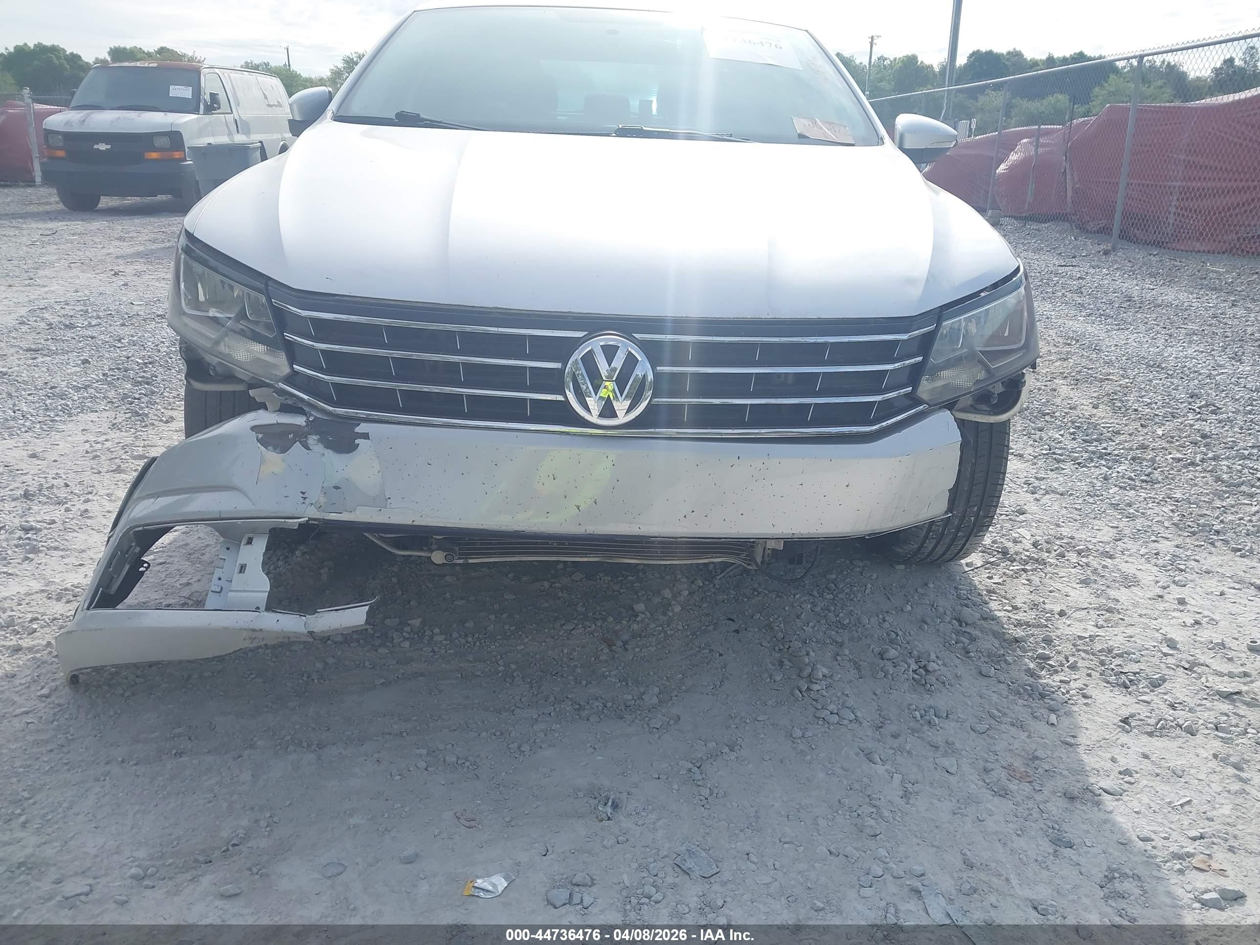 VOLKSWAGEN PASSAT image 6