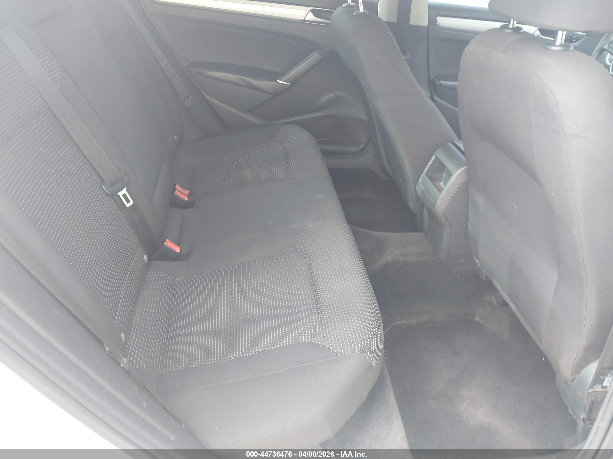 VOLKSWAGEN PASSAT image 8