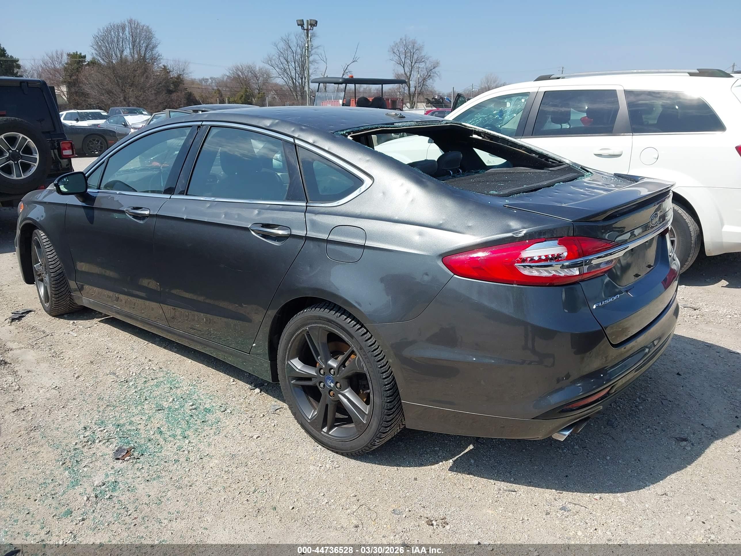 FORD FUSION image 3