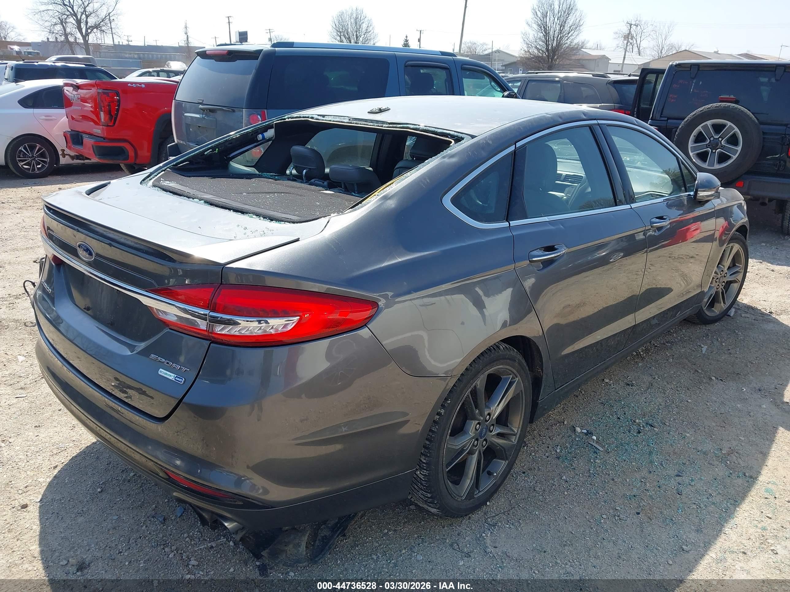FORD FUSION image 4
