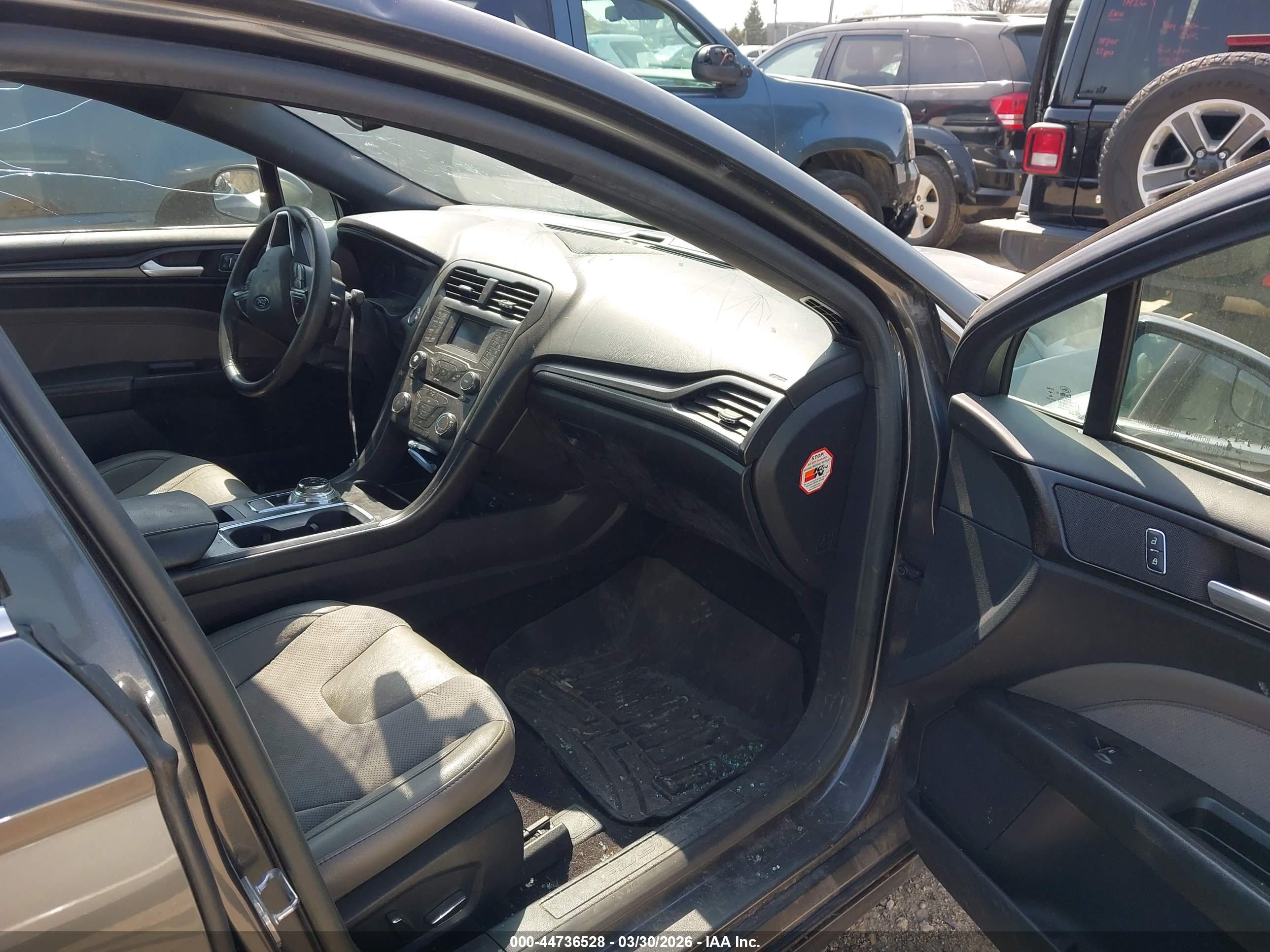 FORD FUSION image 5