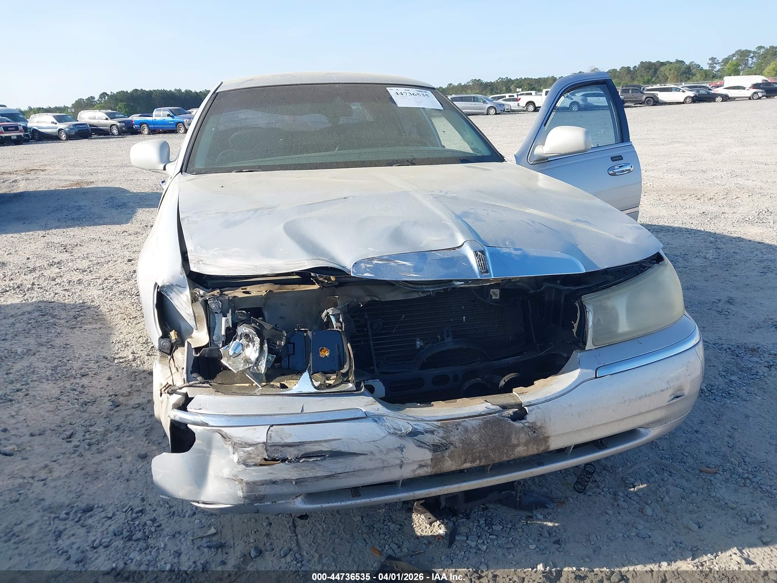 LINCOLN TOWN image 6