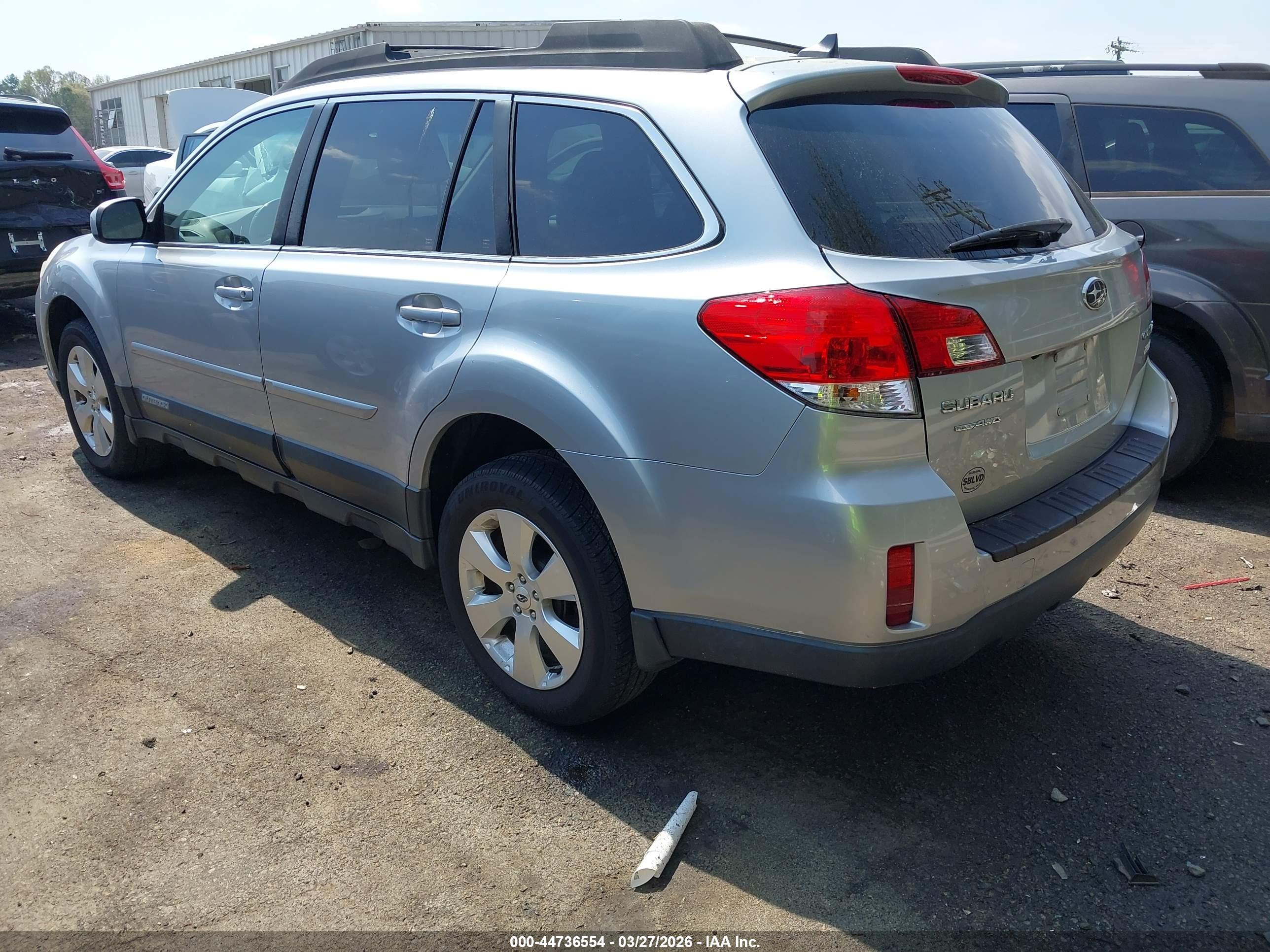 SUBARU OUTBACK image 3