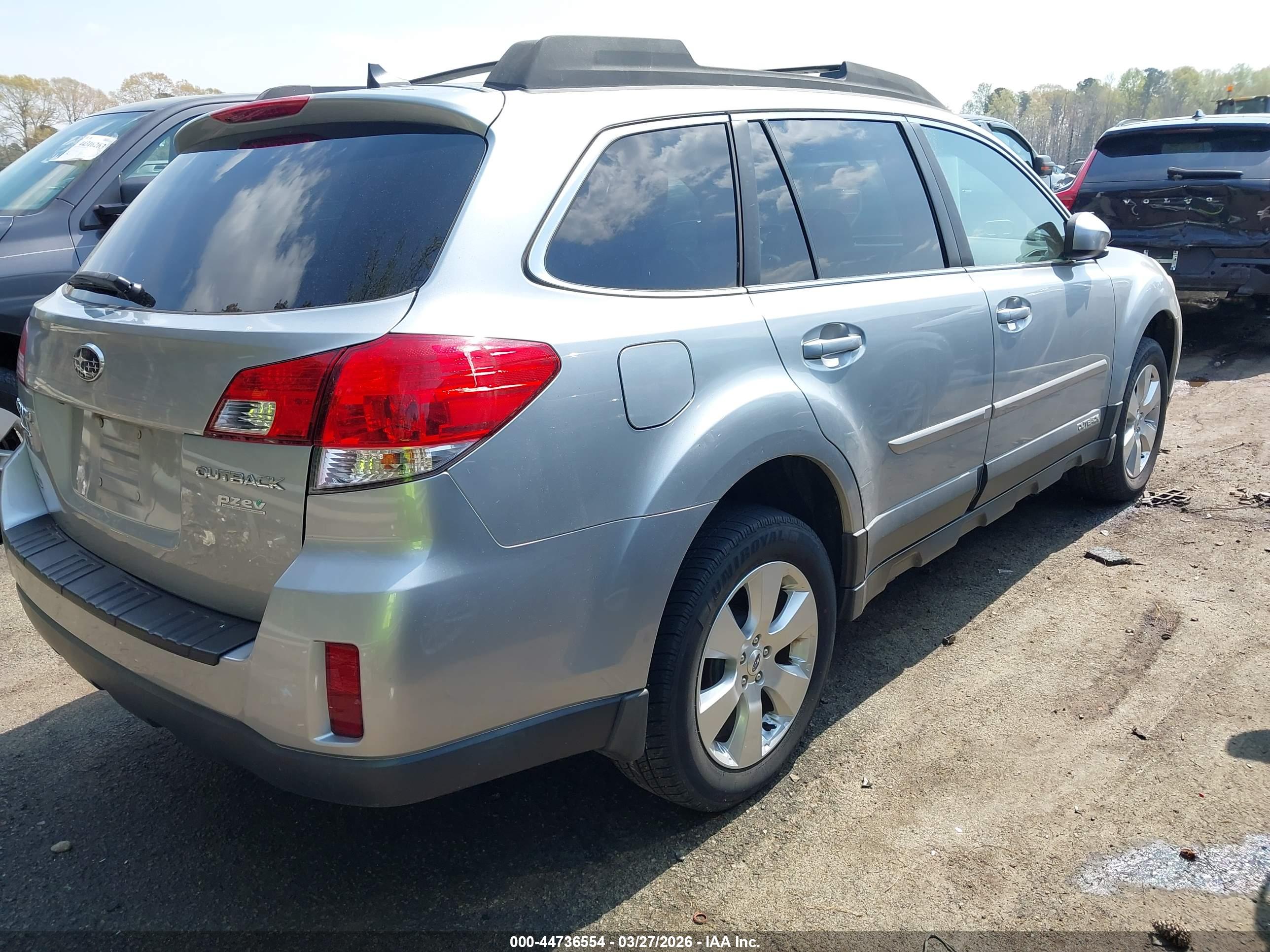 SUBARU OUTBACK image 4