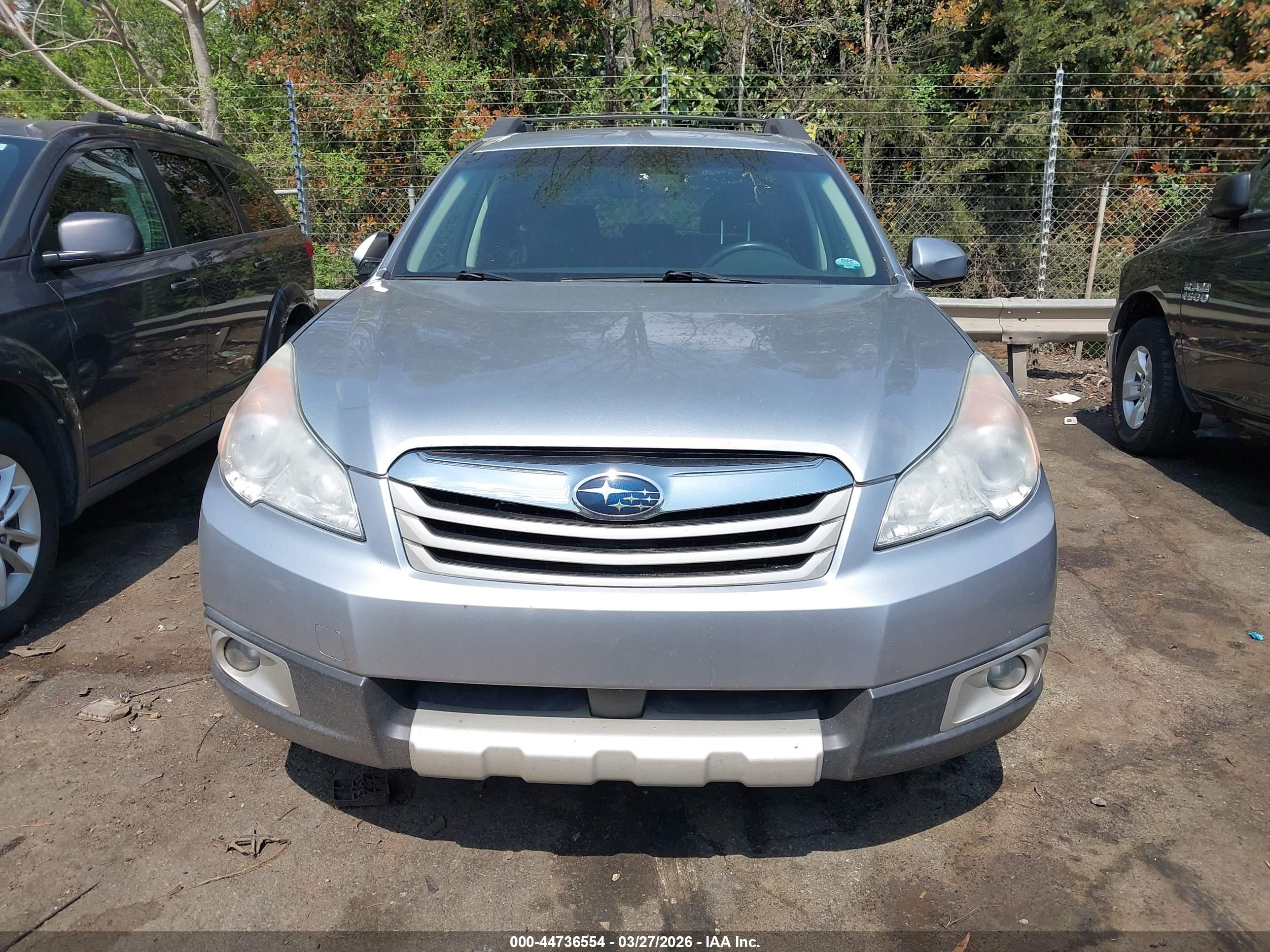 SUBARU OUTBACK image 6