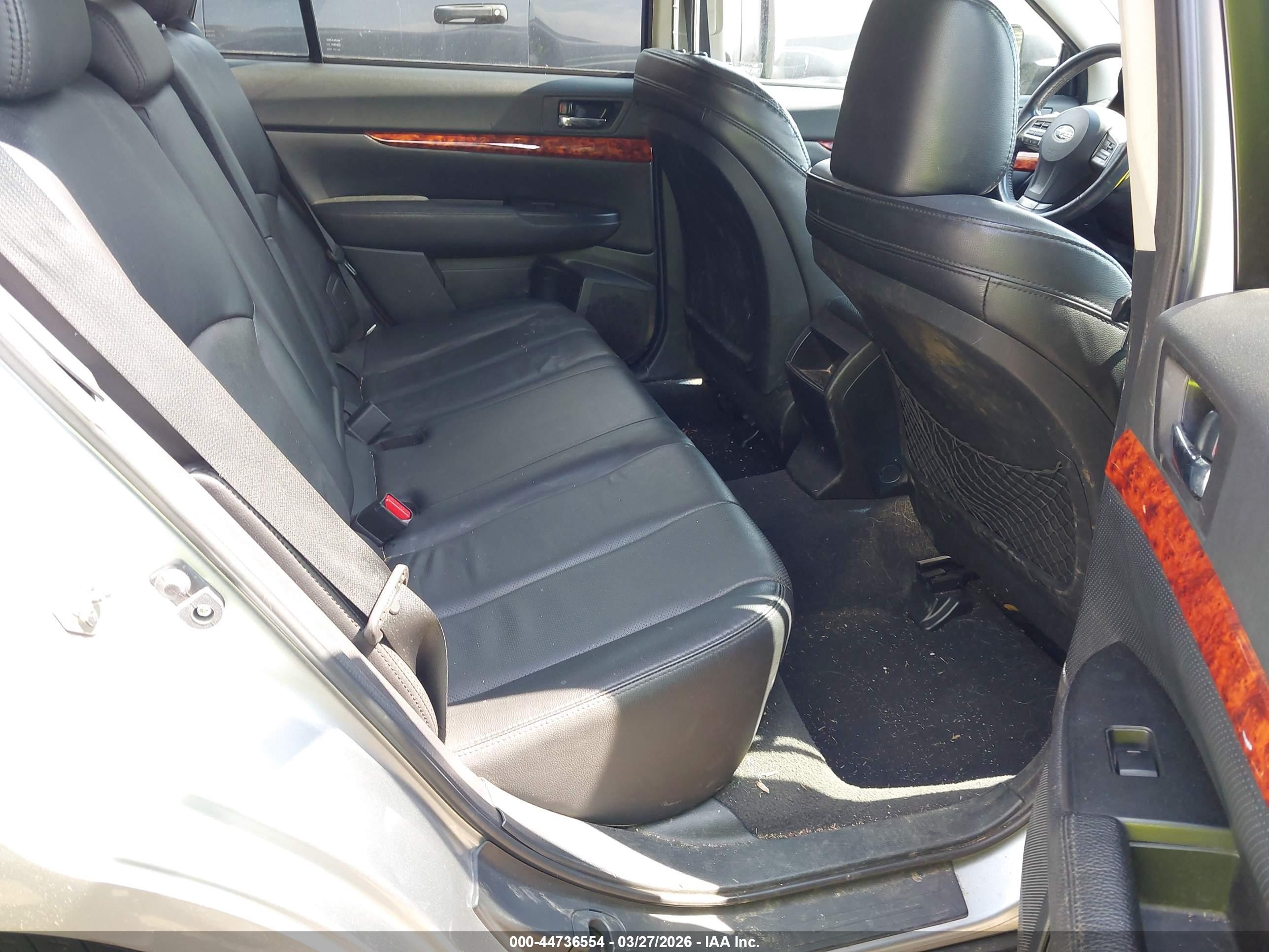 SUBARU OUTBACK image 8