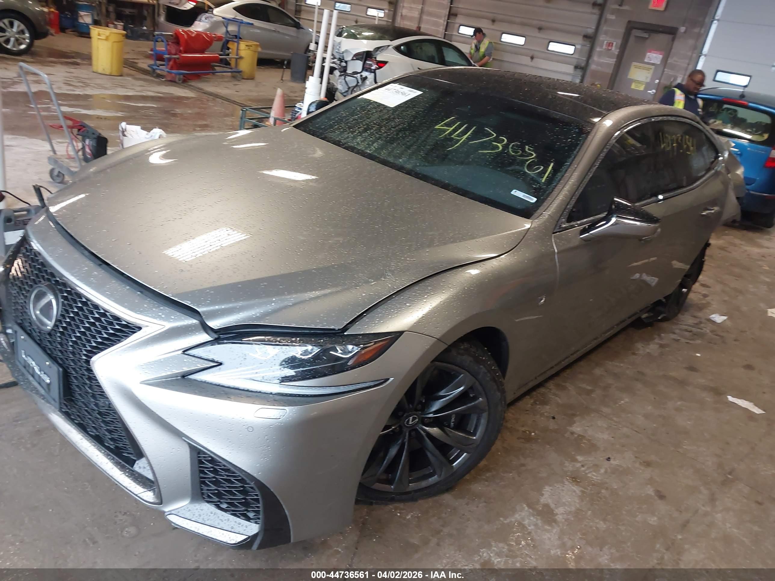 LEXUS LS image 2