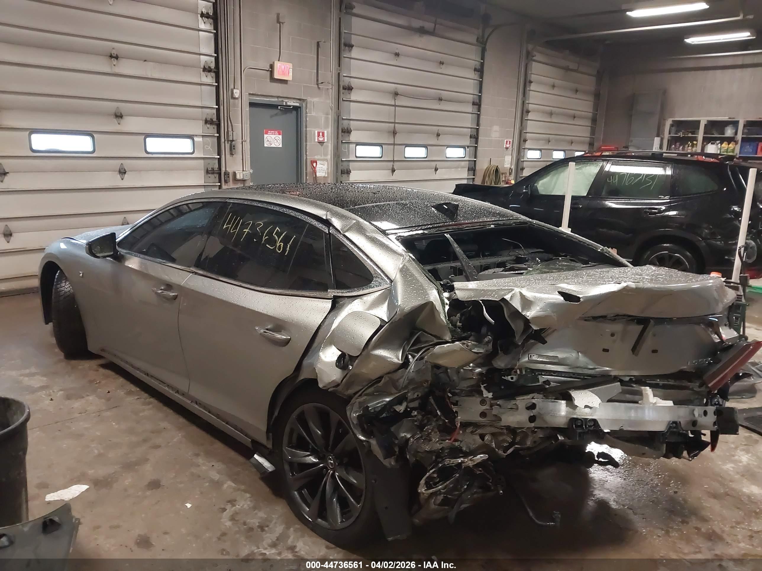 LEXUS LS image 3