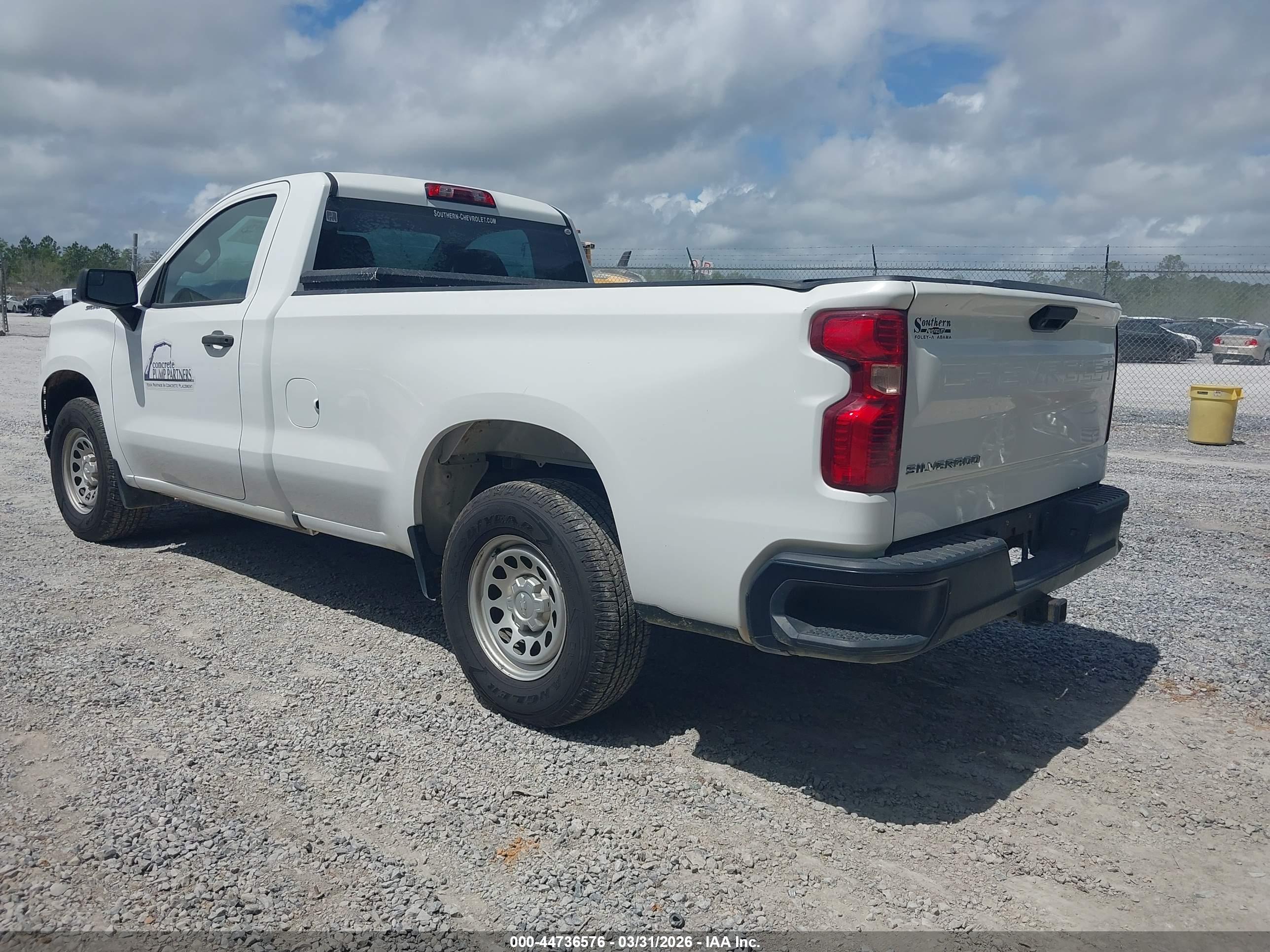 CHEVROLET SILVERADO image 3