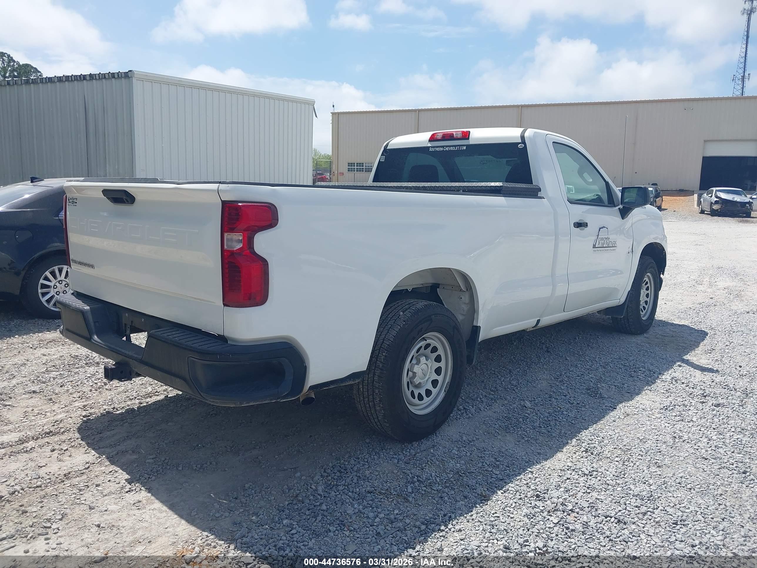 CHEVROLET SILVERADO image 4