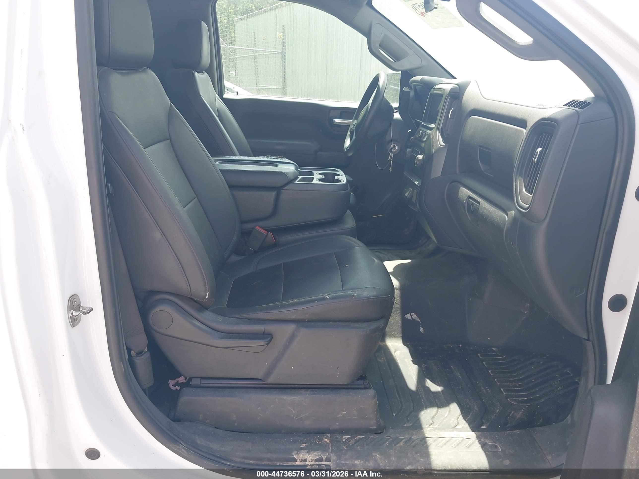 CHEVROLET SILVERADO image 5