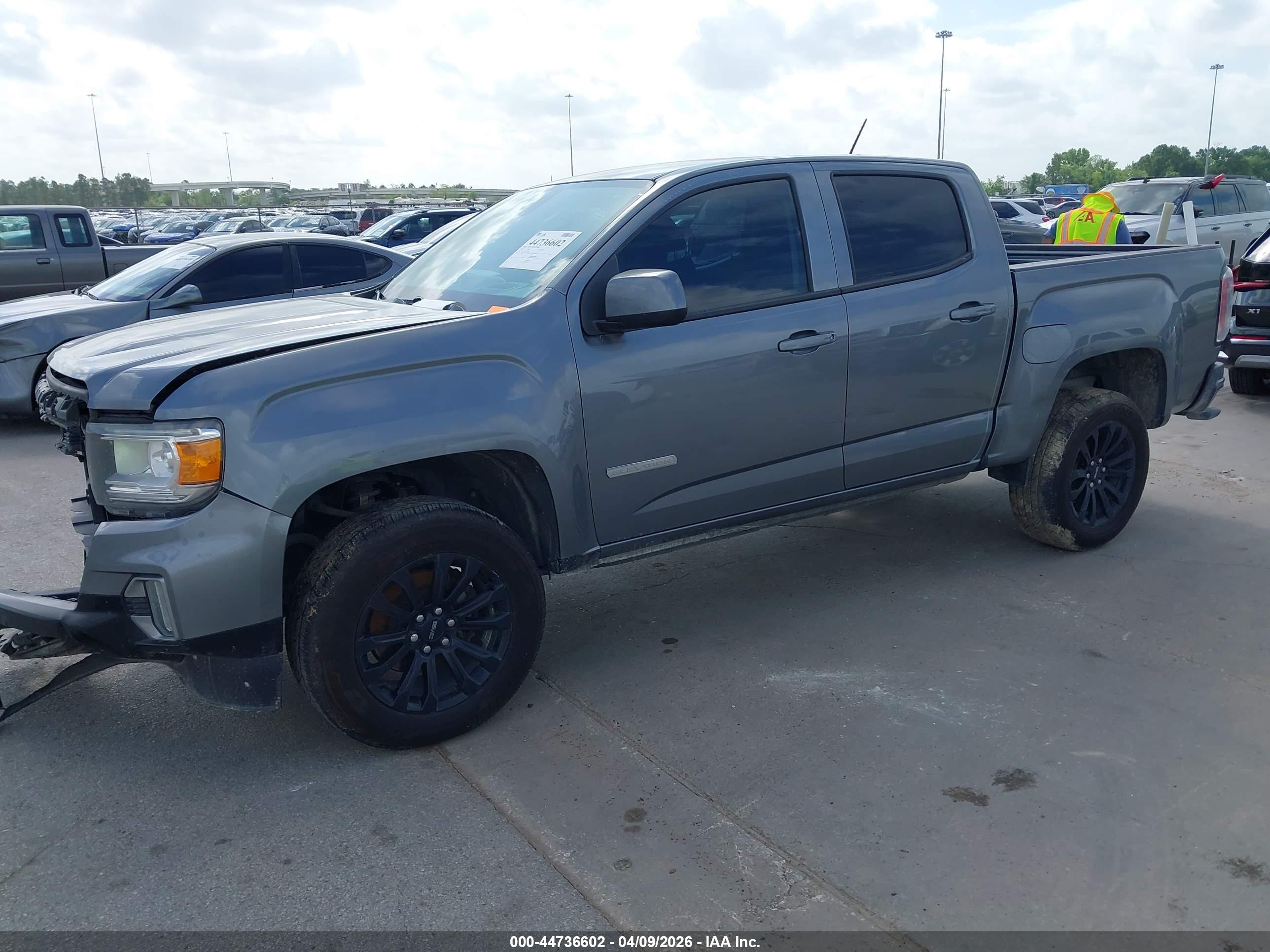 GMC CANYON image 2