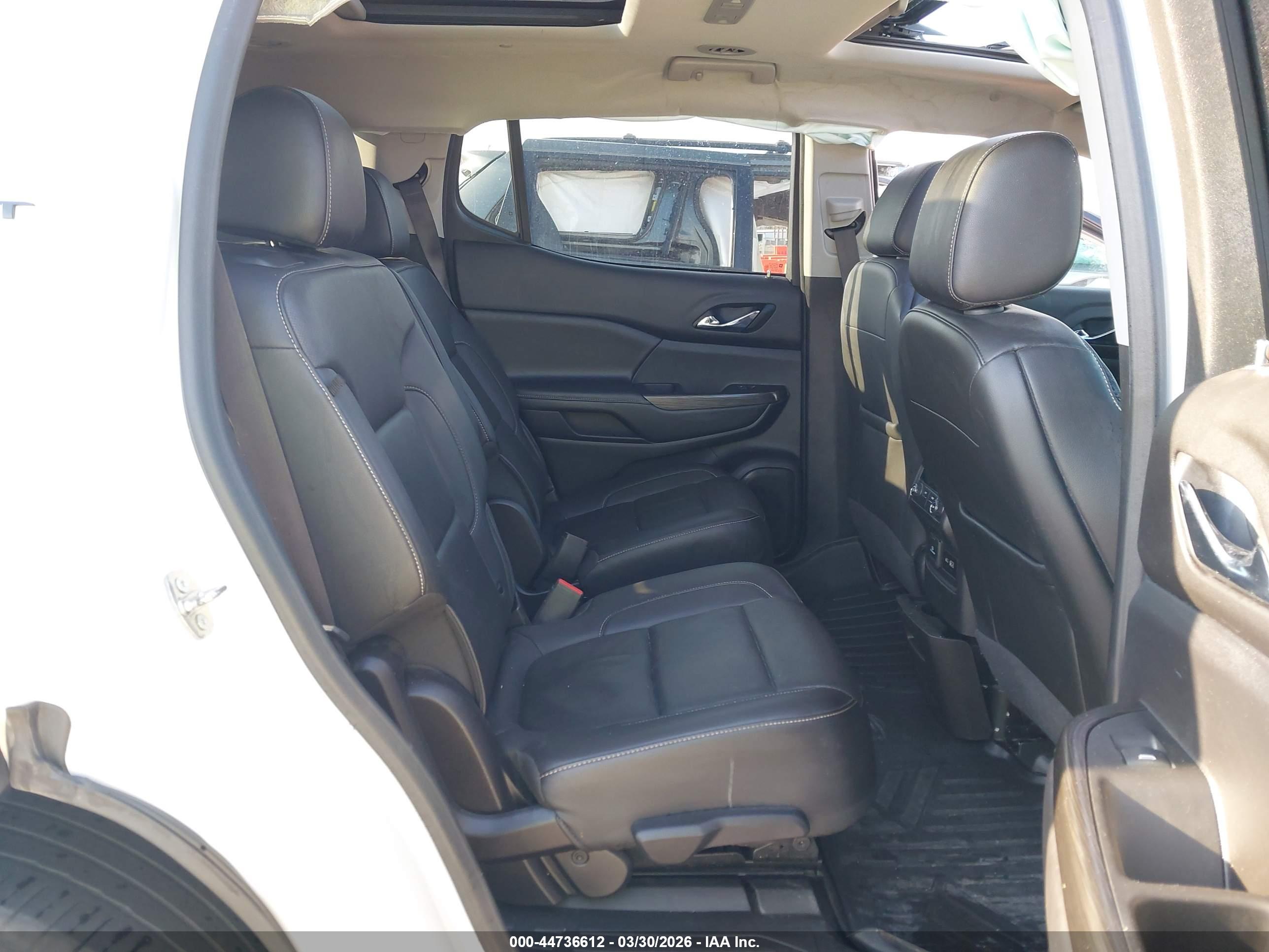 GMC ACADIA image 8