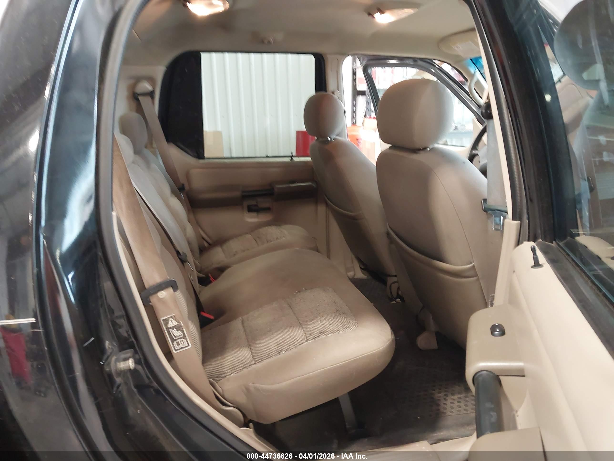 FORD EXPLORER image 8
