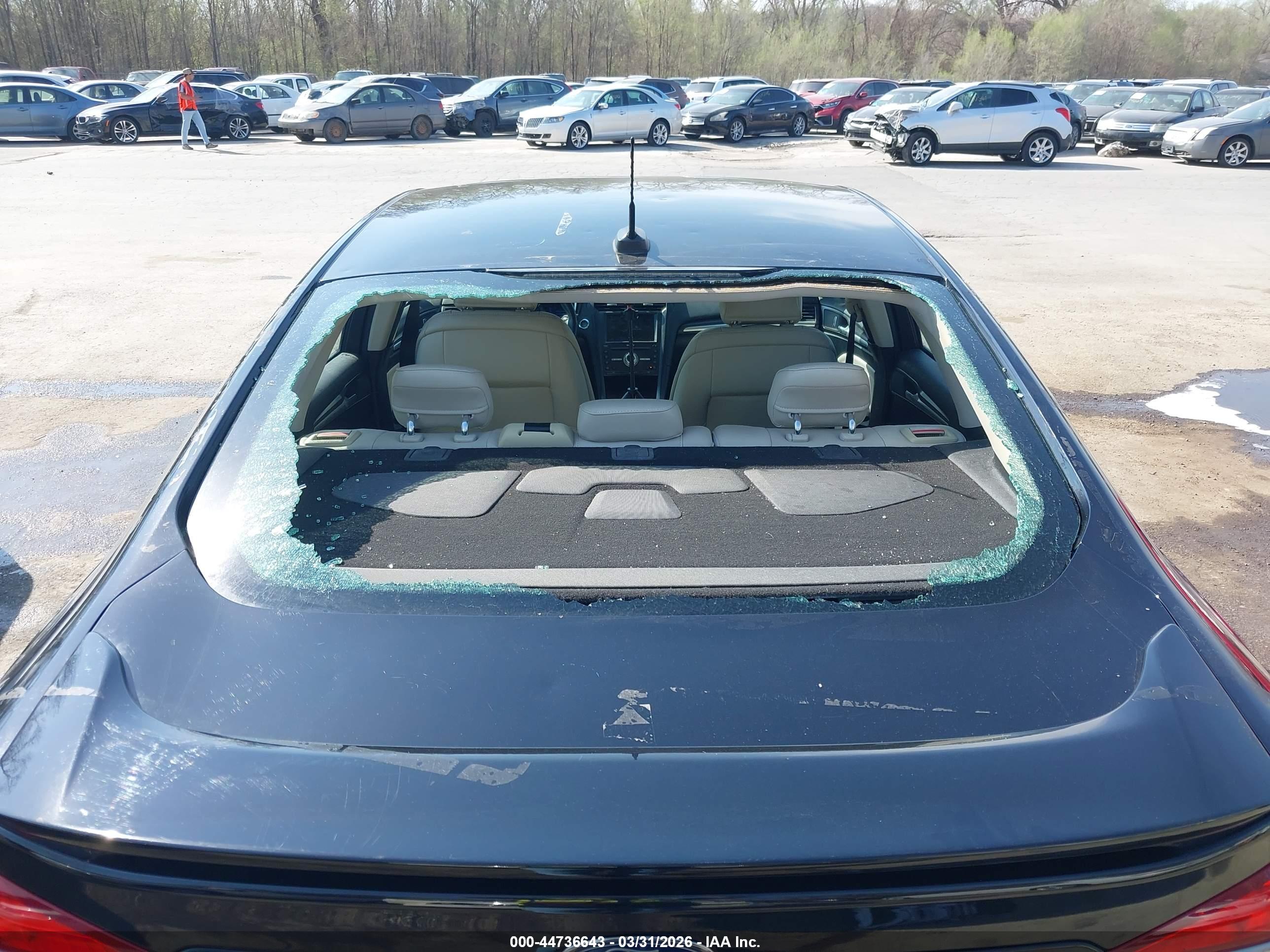 FORD FUSION image 6