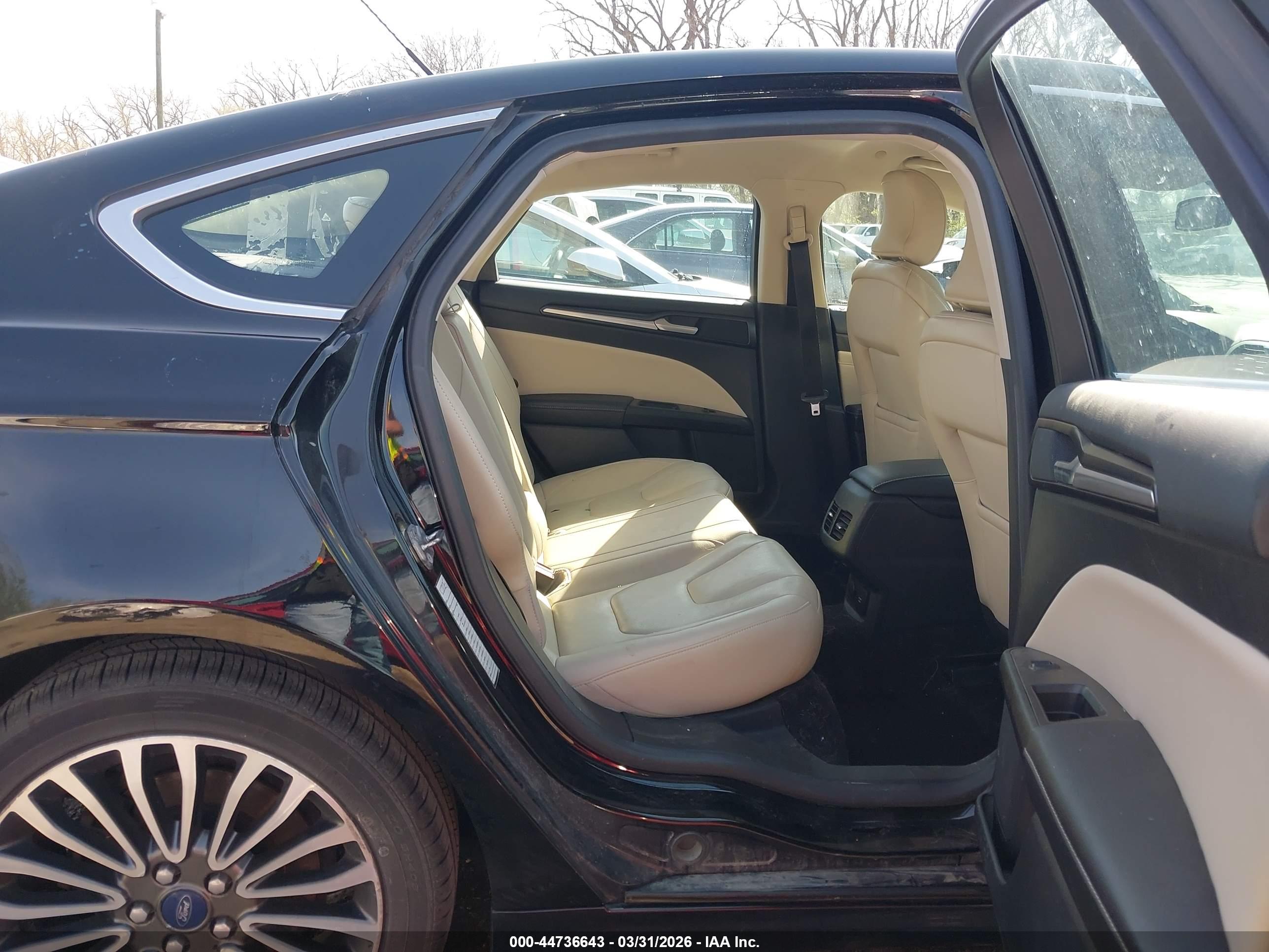 FORD FUSION image 8