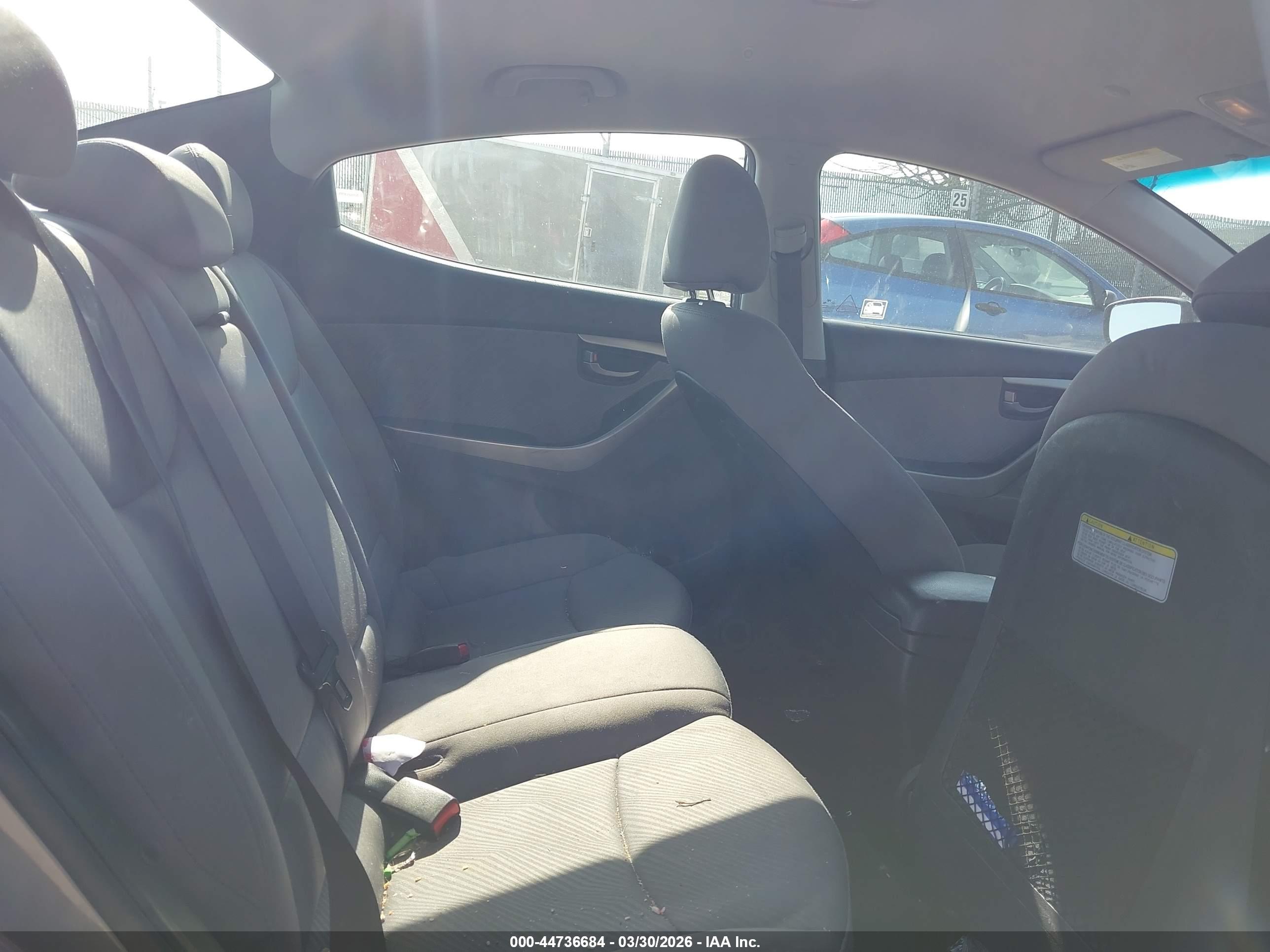 HYUNDAI ELANTRA image 8