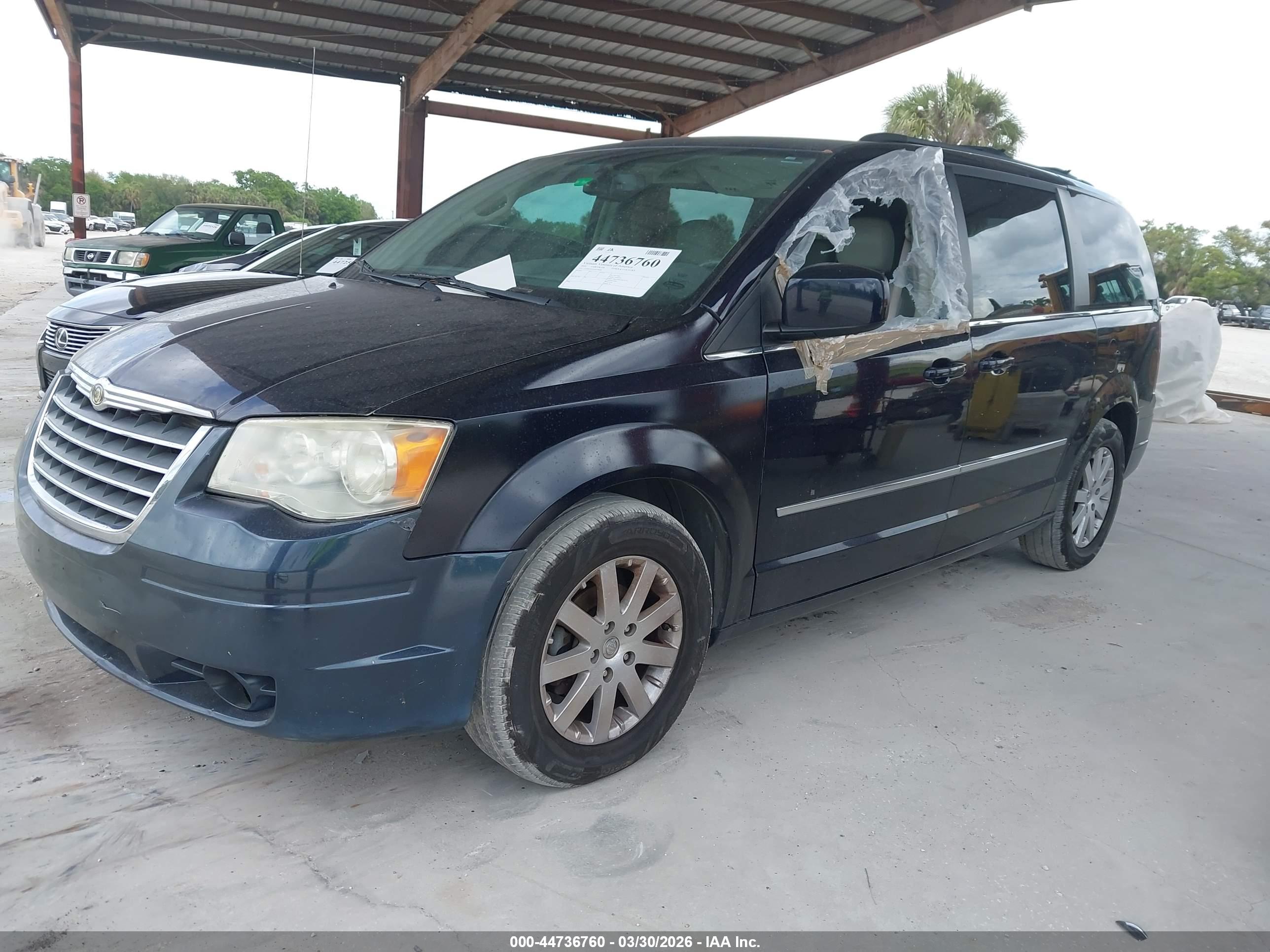 CHRYSLER TOWN image 2