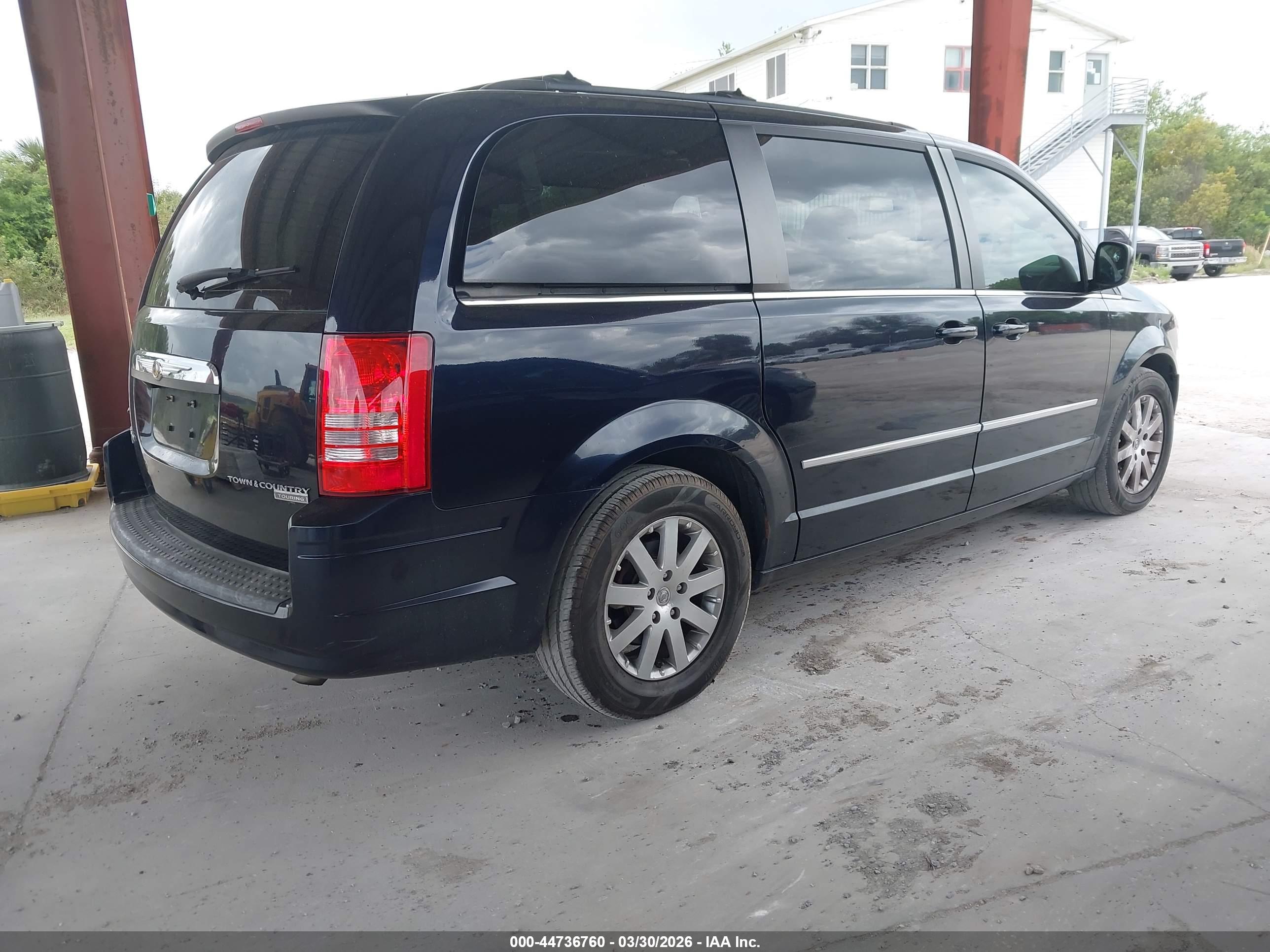 CHRYSLER TOWN image 4