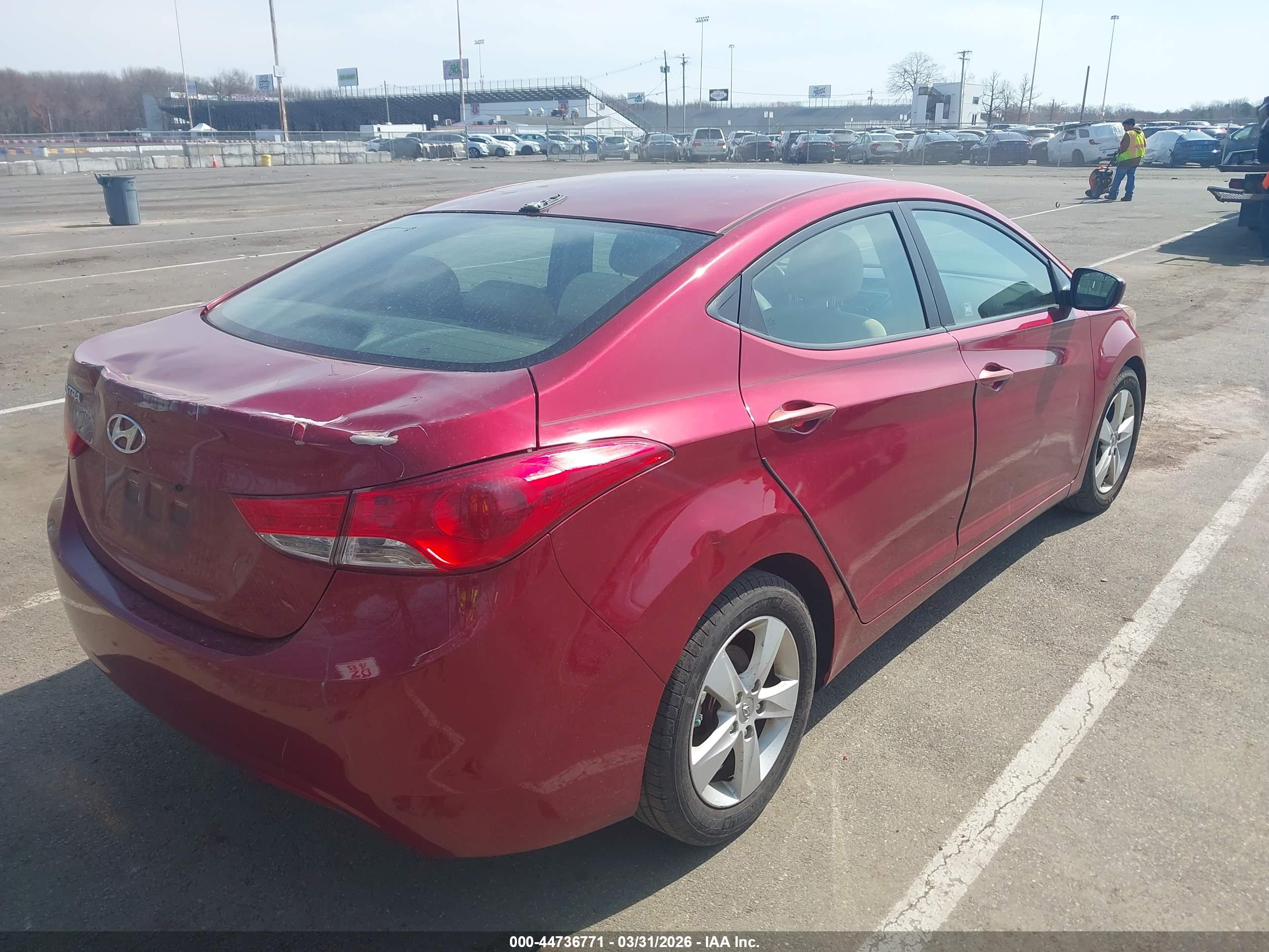 HYUNDAI ELANTRA image 4