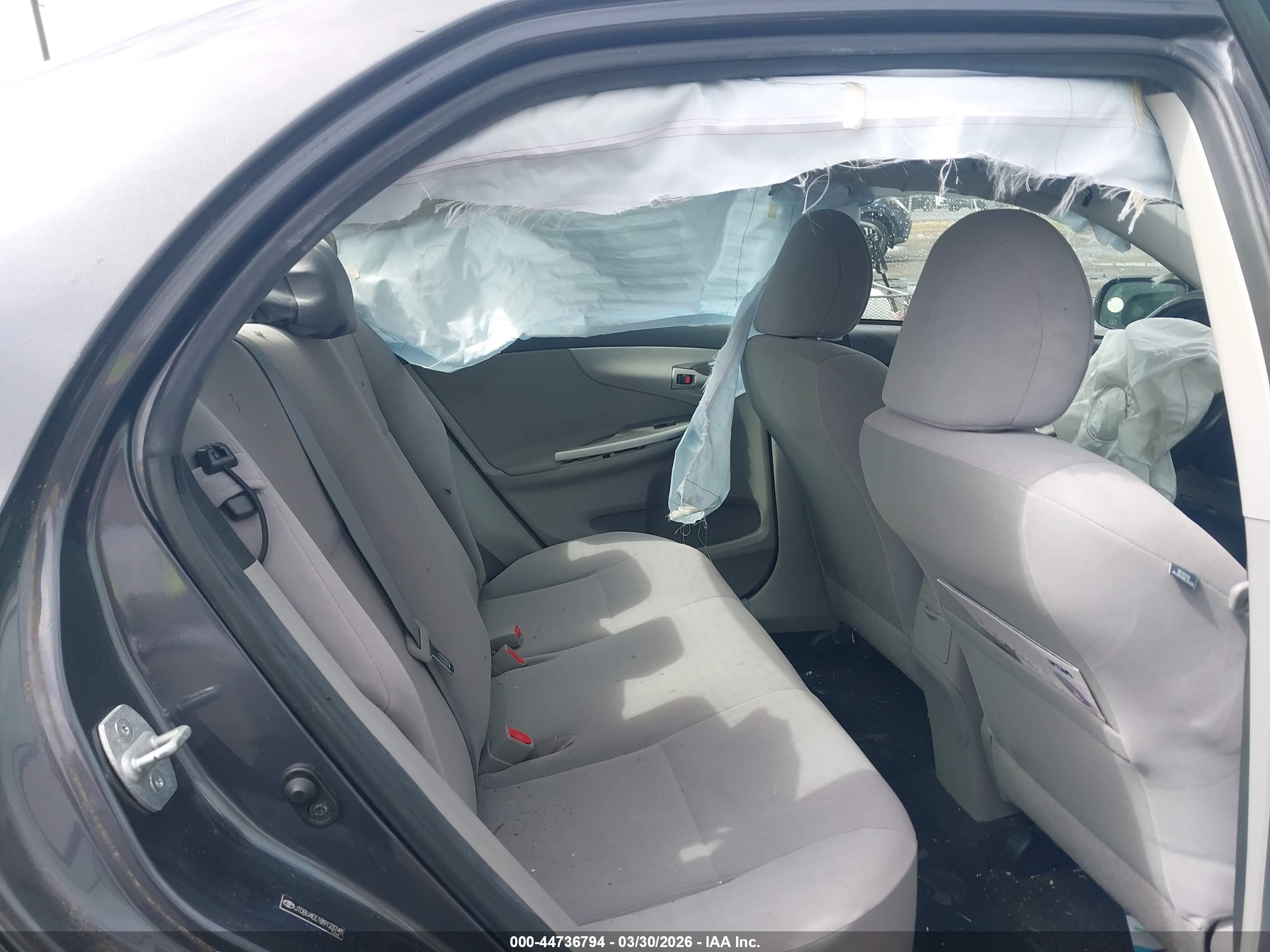 TOYOTA COROLLA image 8