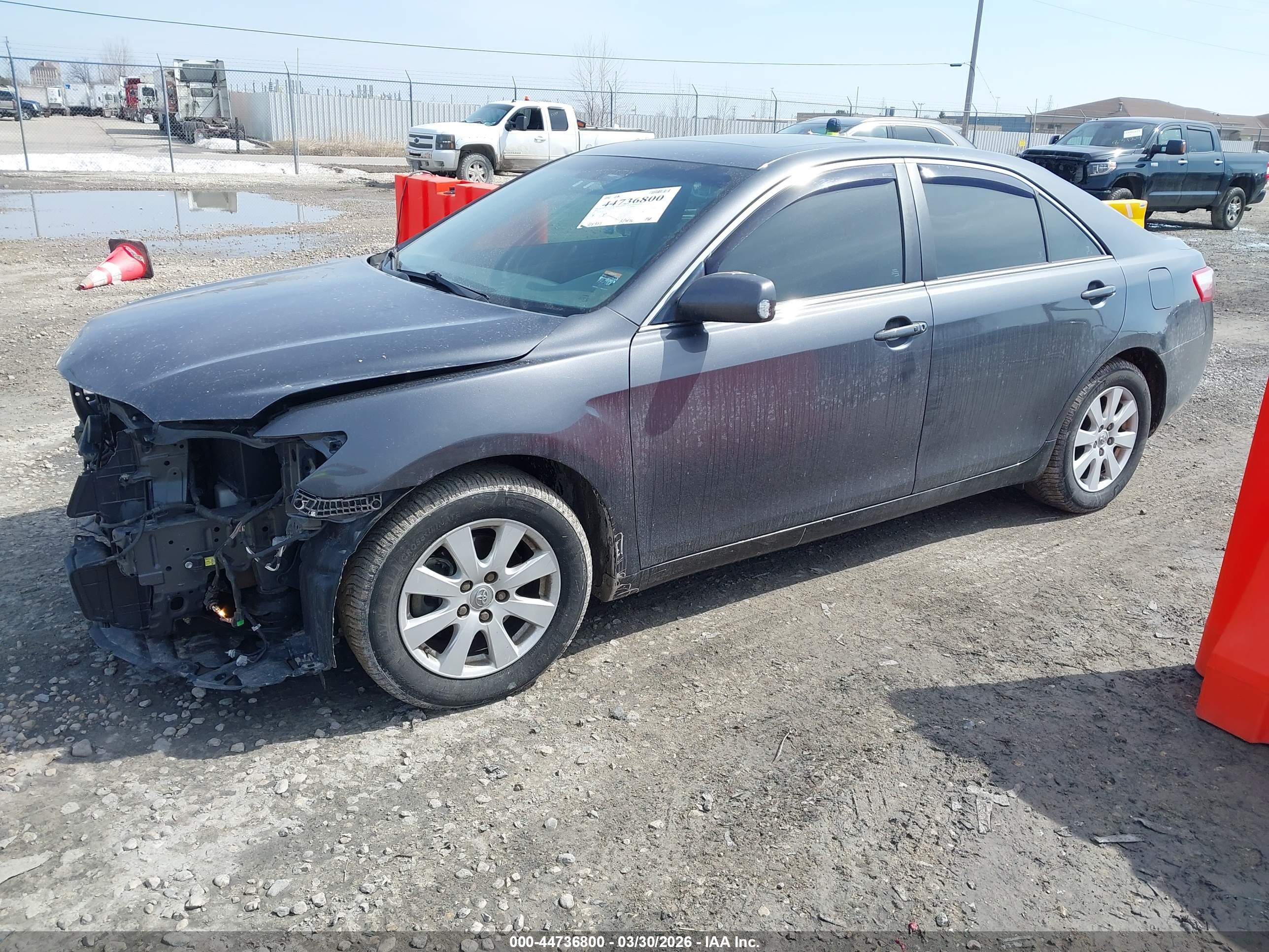 TOYOTA CAMRY image 2