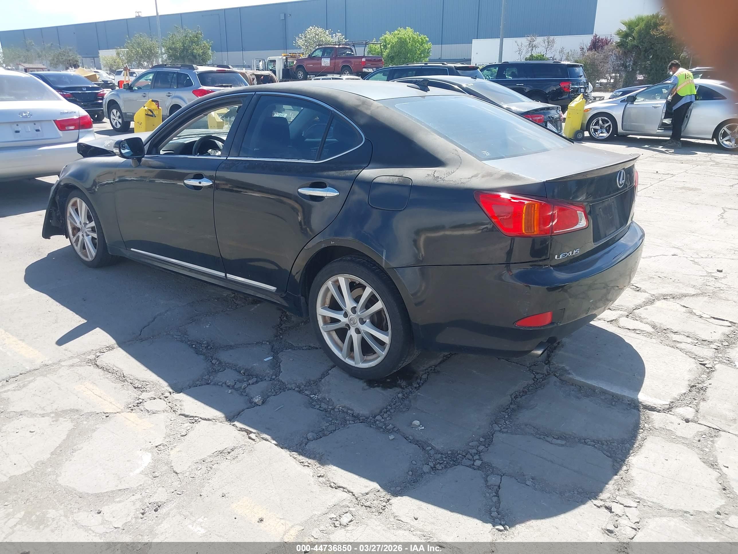 LEXUS IS image 3