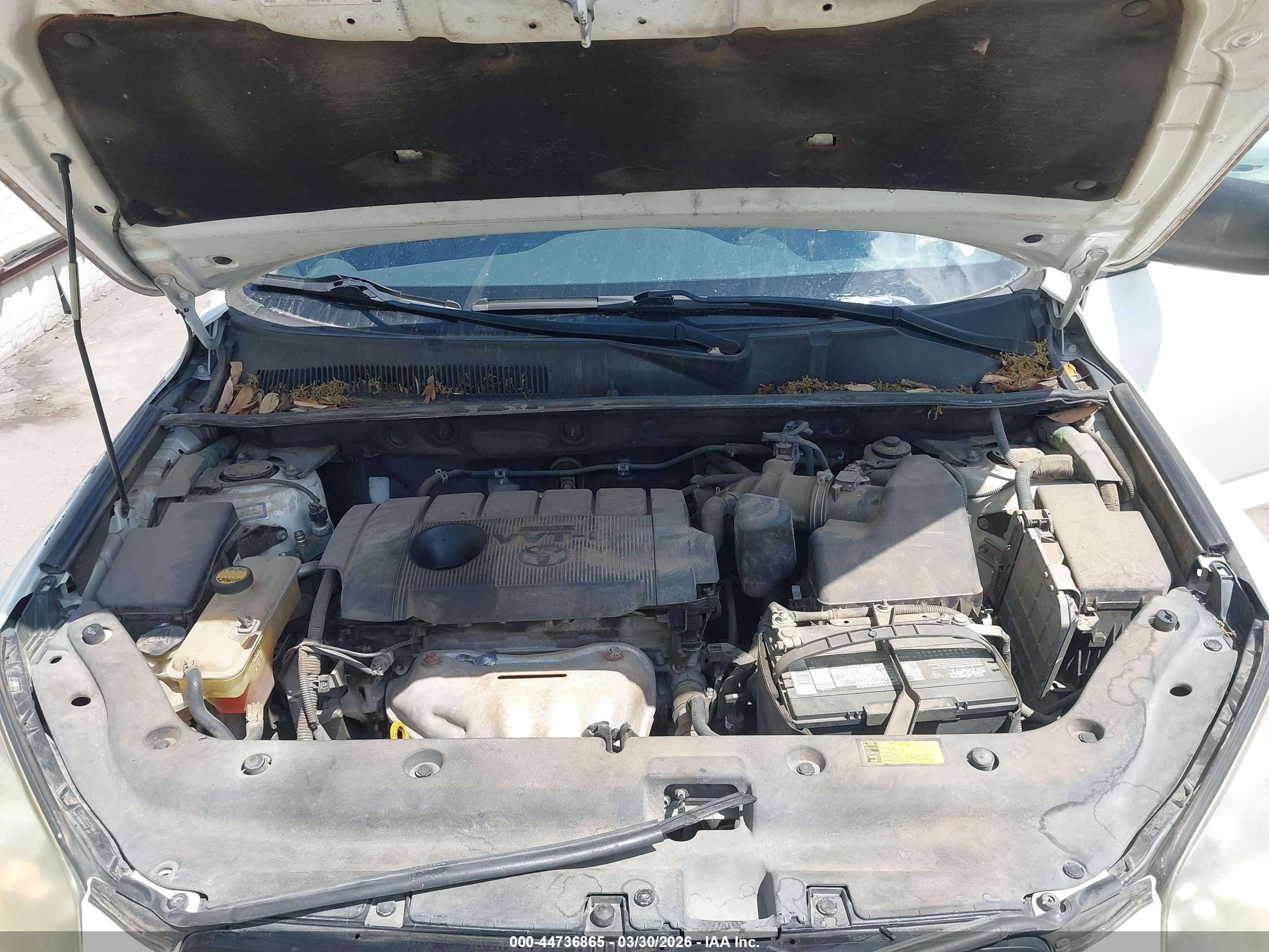 TOYOTA RAV4 image 10
