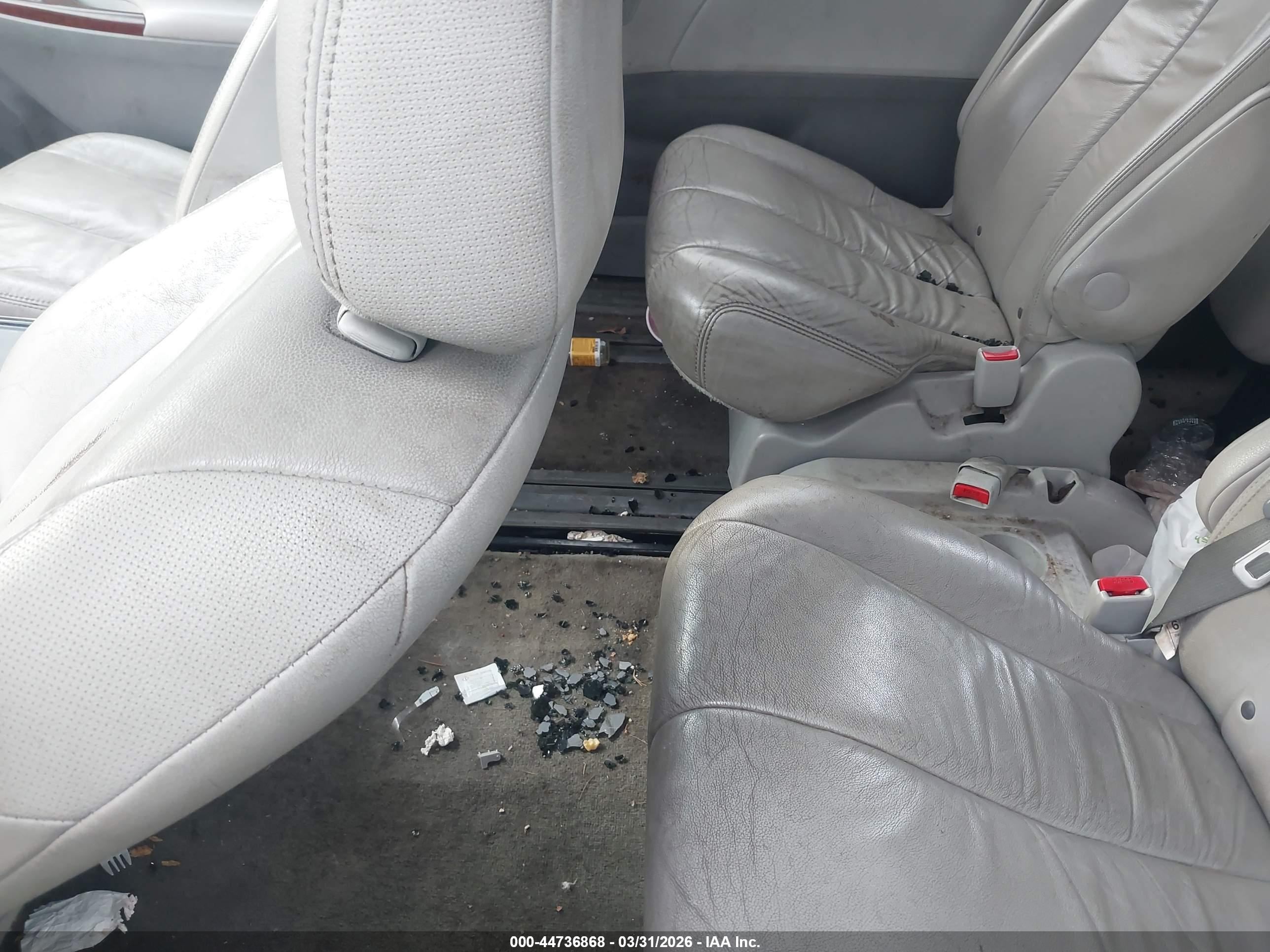 TOYOTA SIENNA image 5