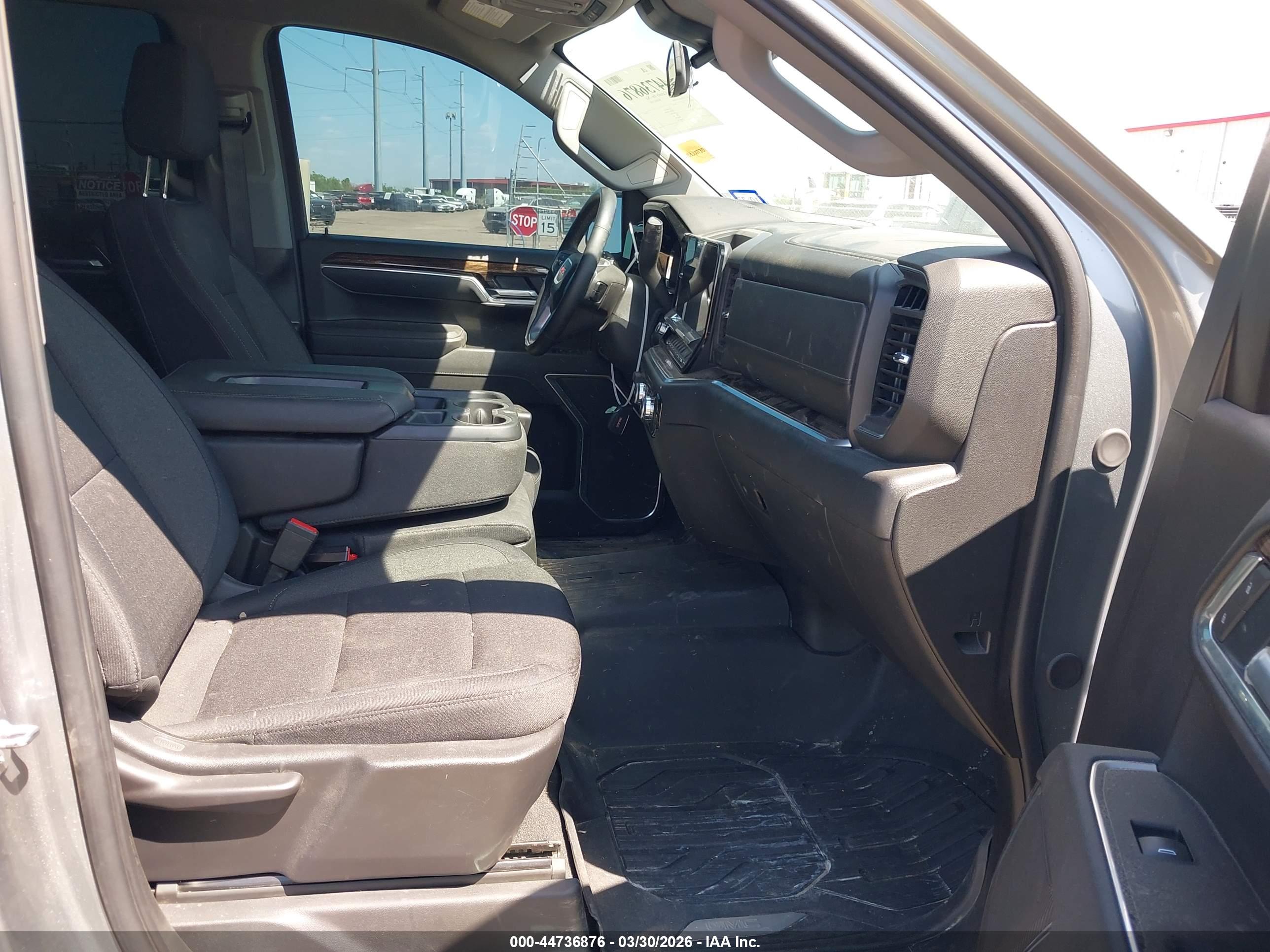 GMC SIERRA image 5