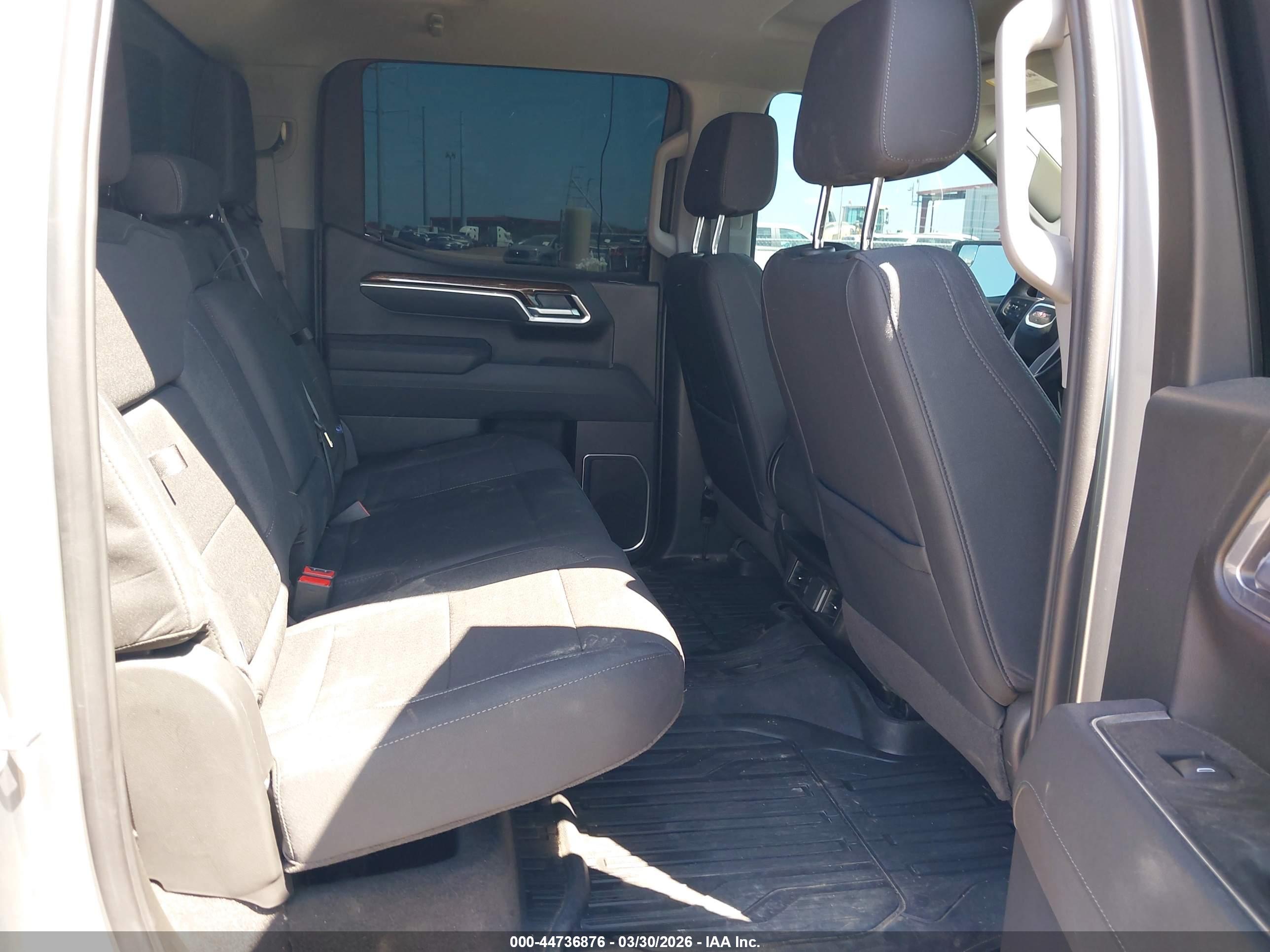 GMC SIERRA image 8