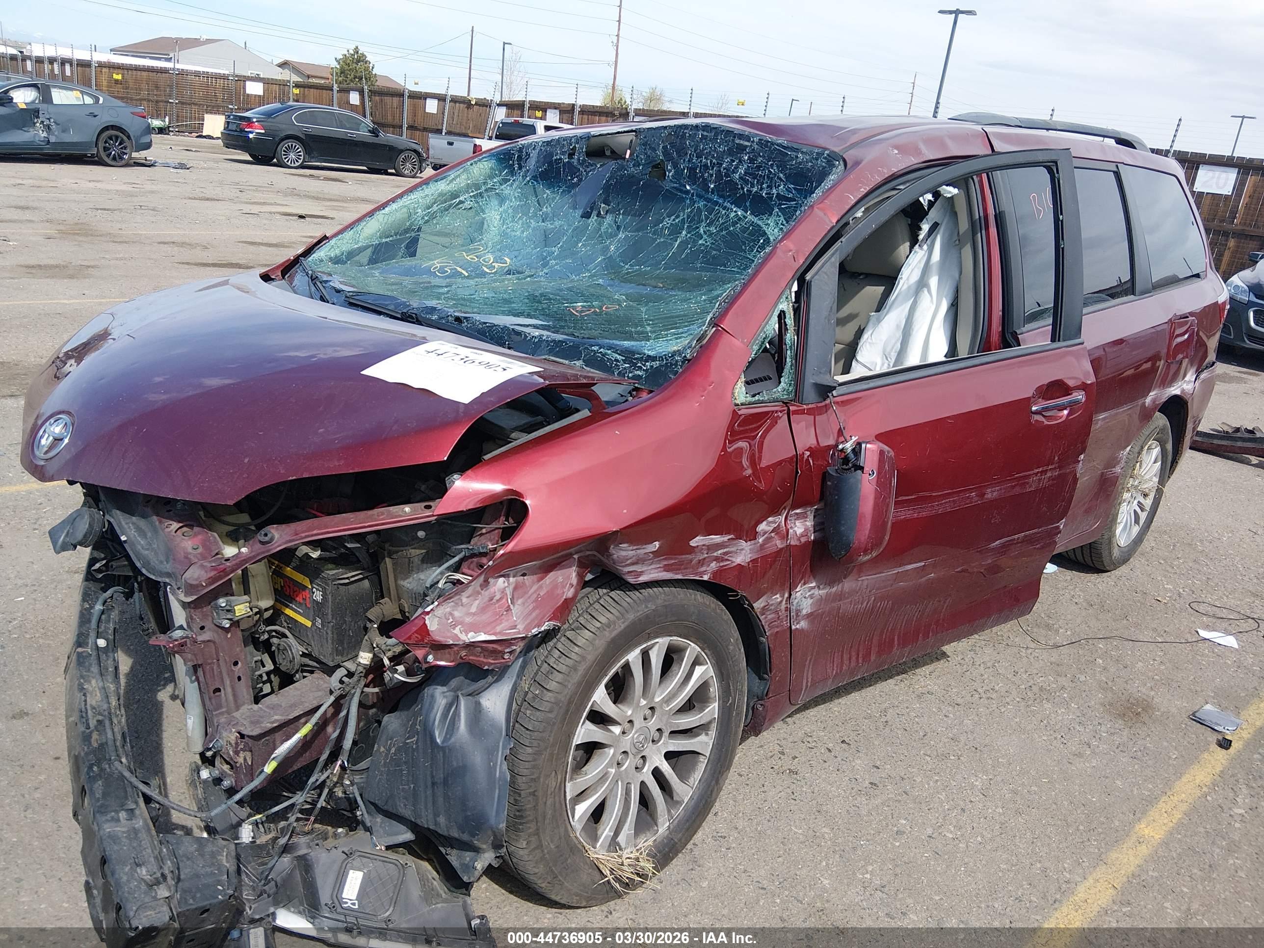 TOYOTA SIENNA image 2