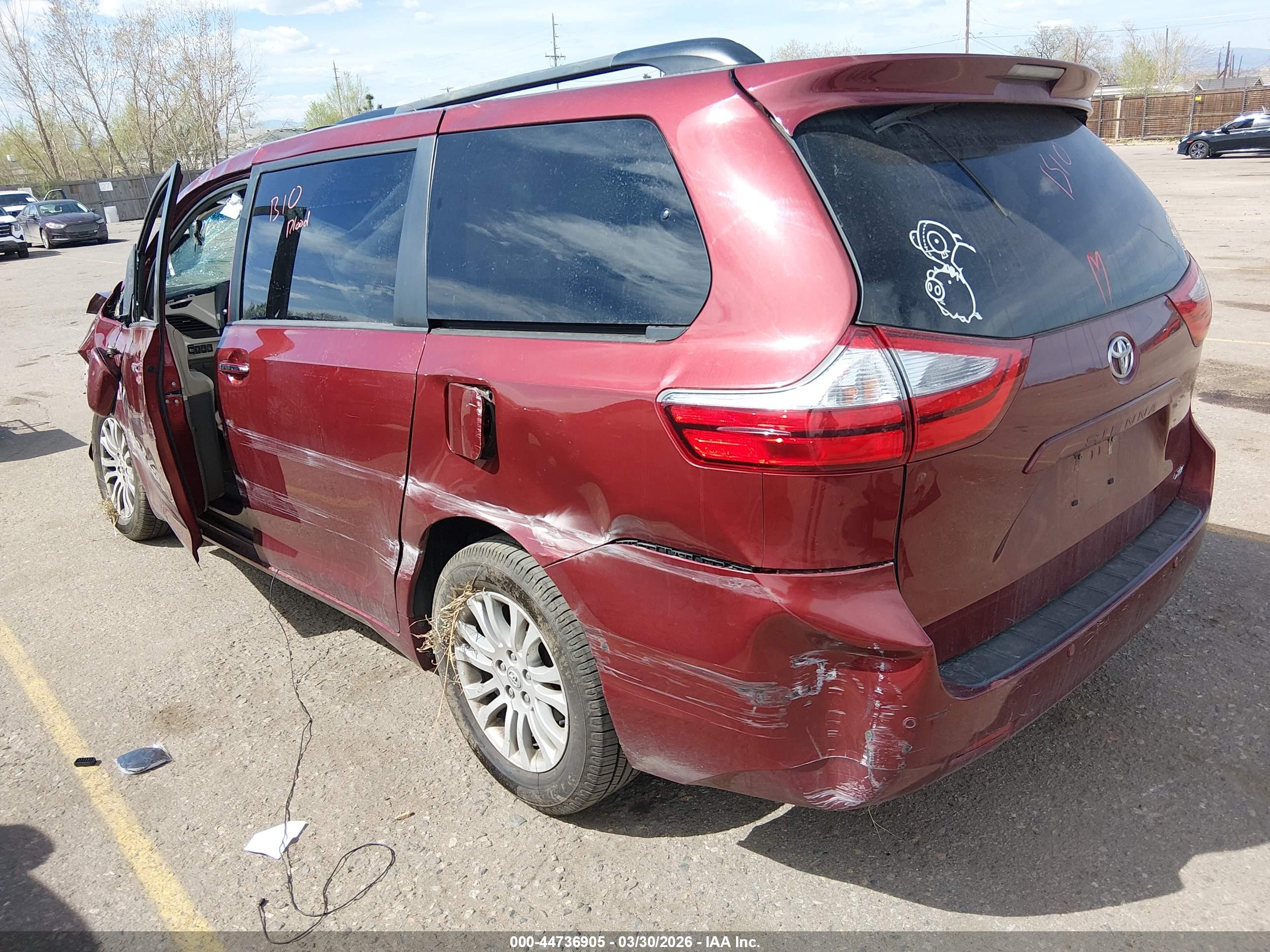 TOYOTA SIENNA image 3