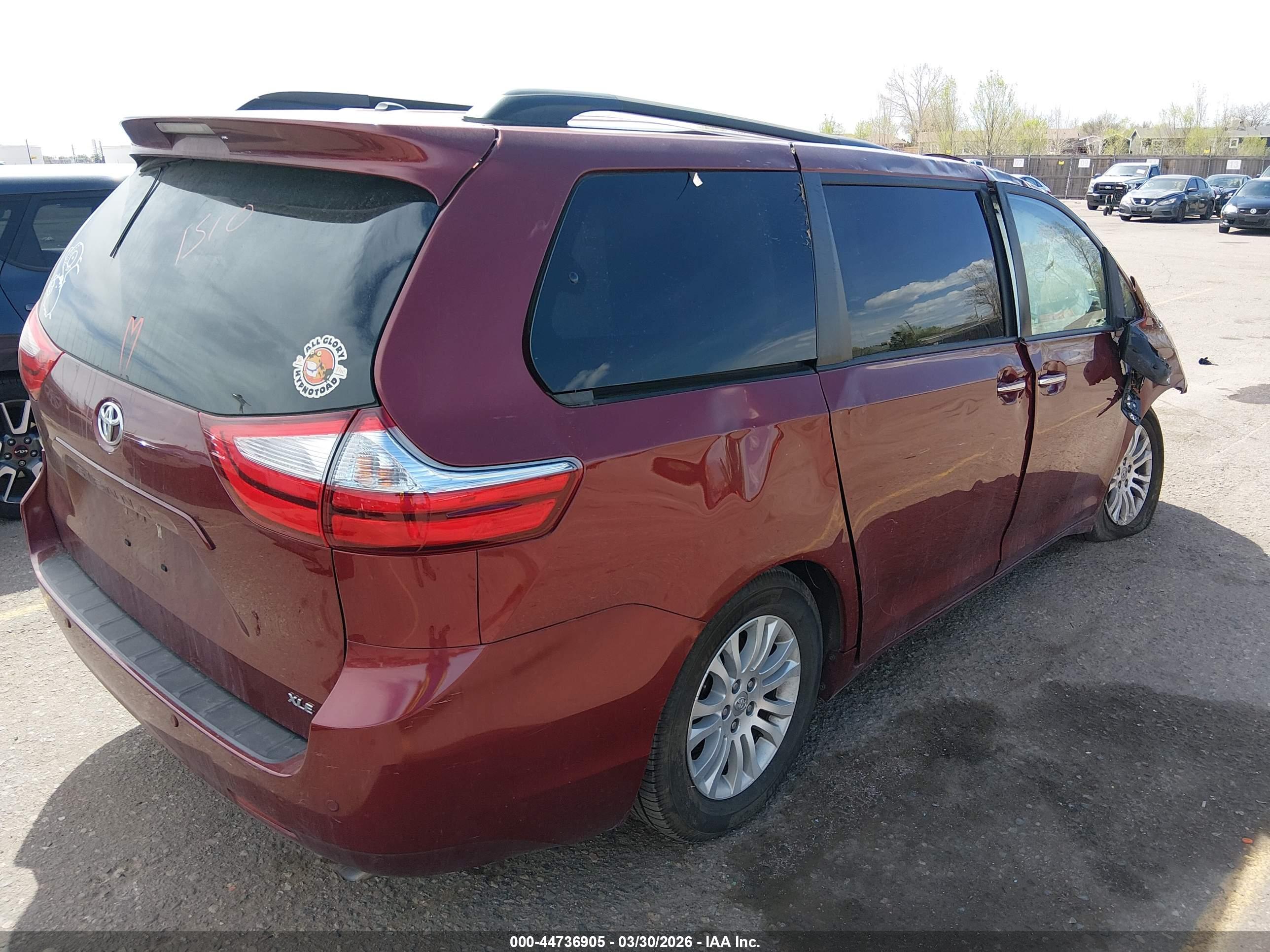 TOYOTA SIENNA image 4