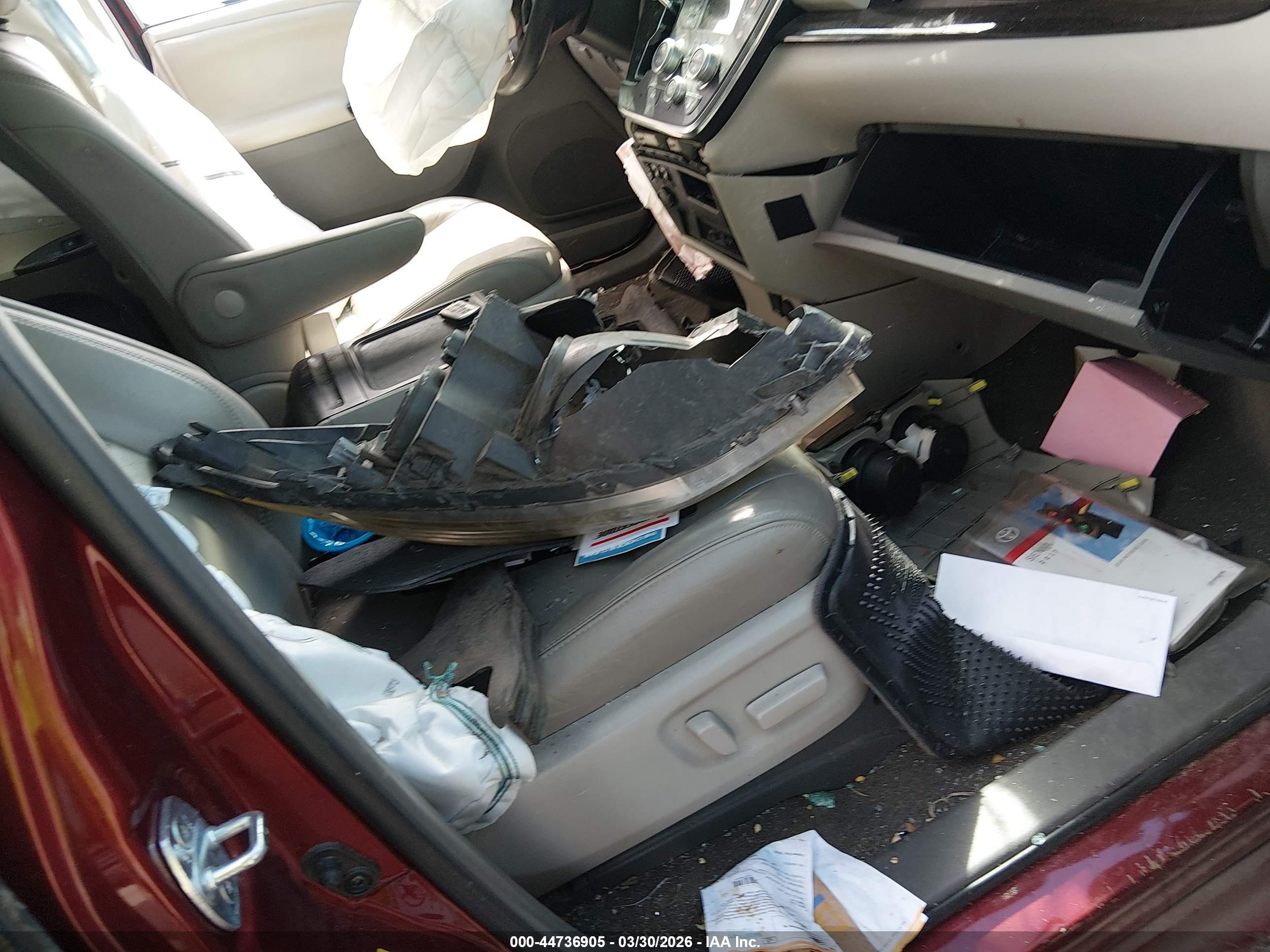 TOYOTA SIENNA image 5