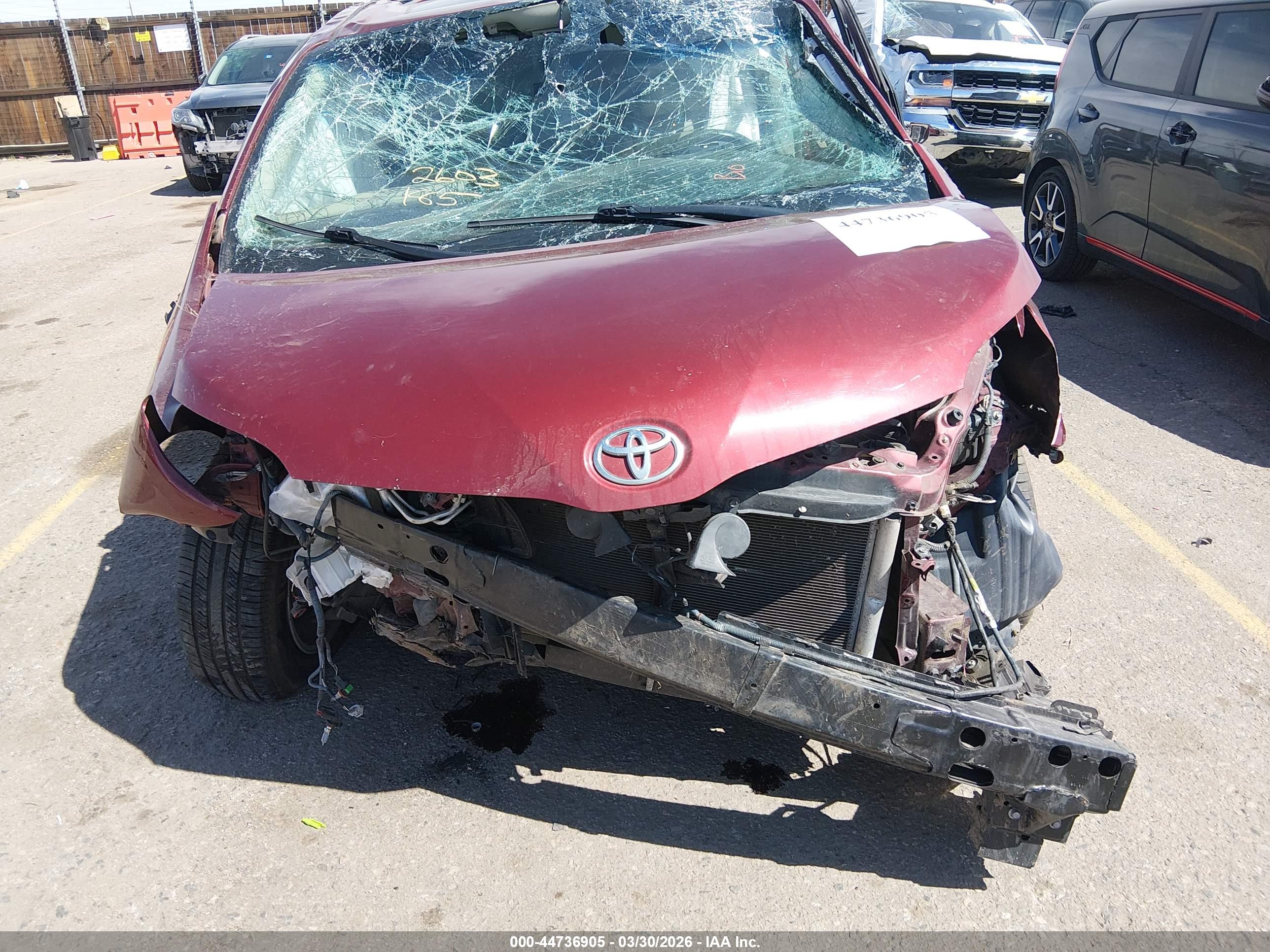 TOYOTA SIENNA image 6