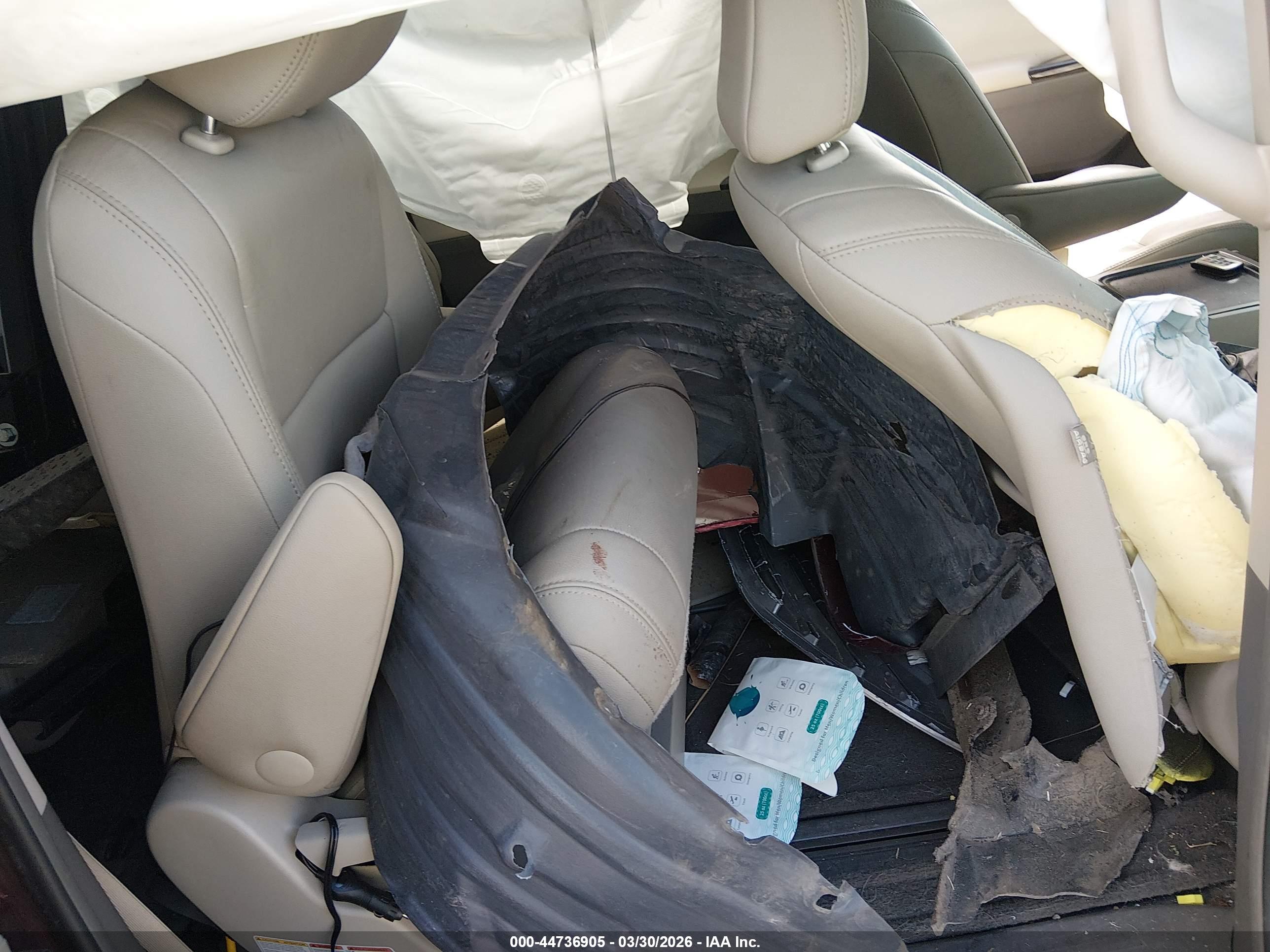 TOYOTA SIENNA image 8