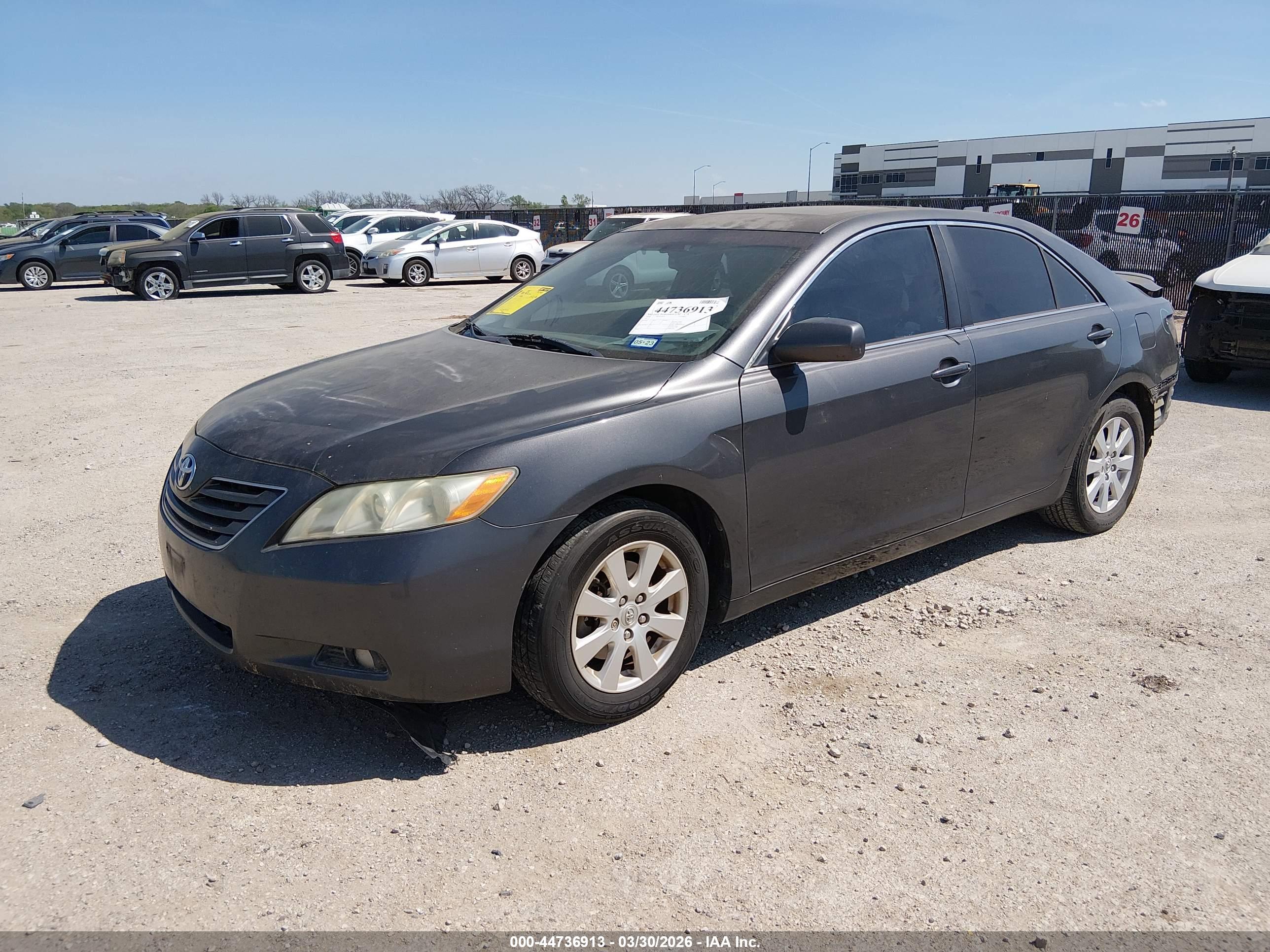 TOYOTA CAMRY image 2