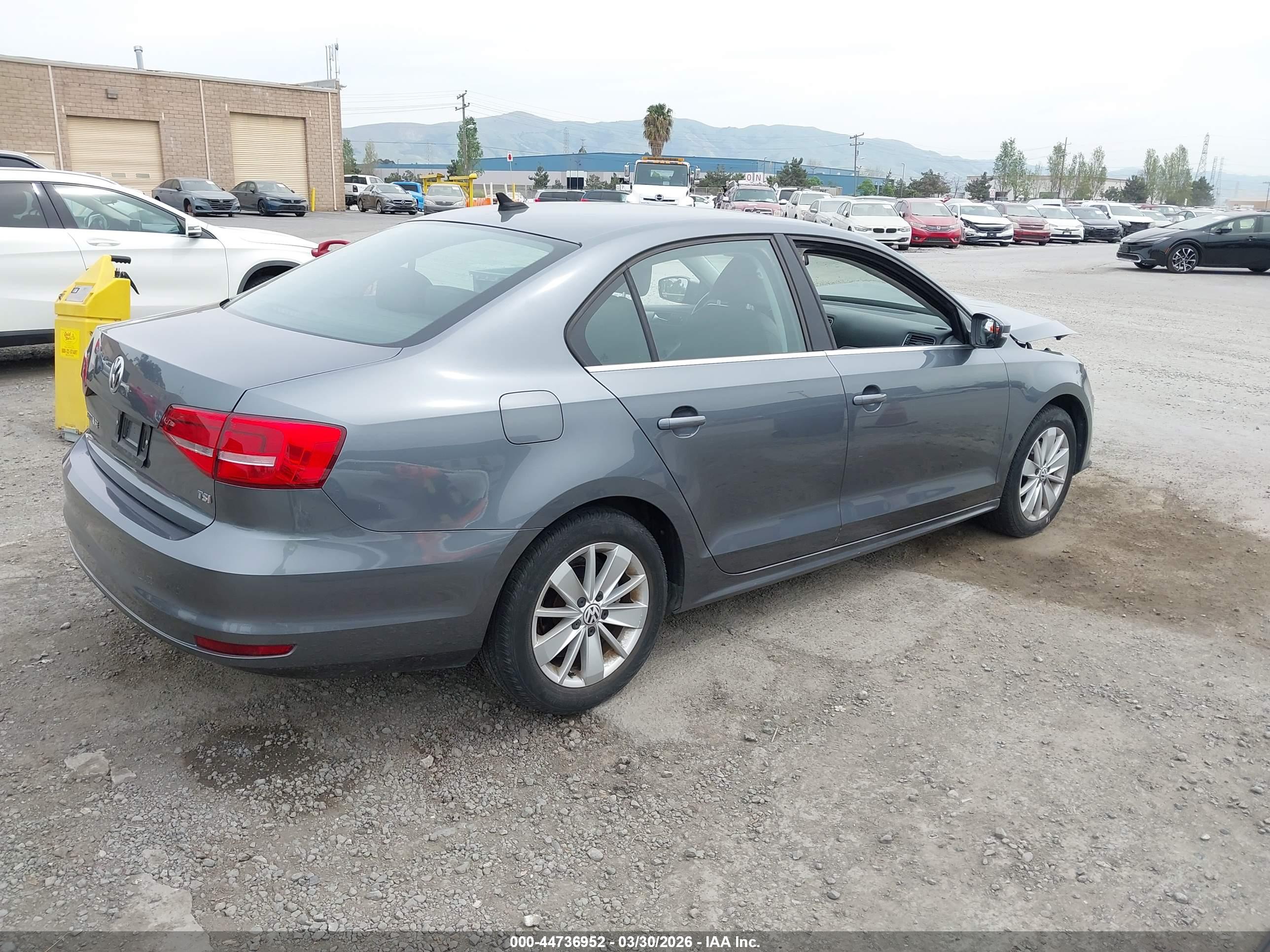 VOLKSWAGEN JETTA image 4