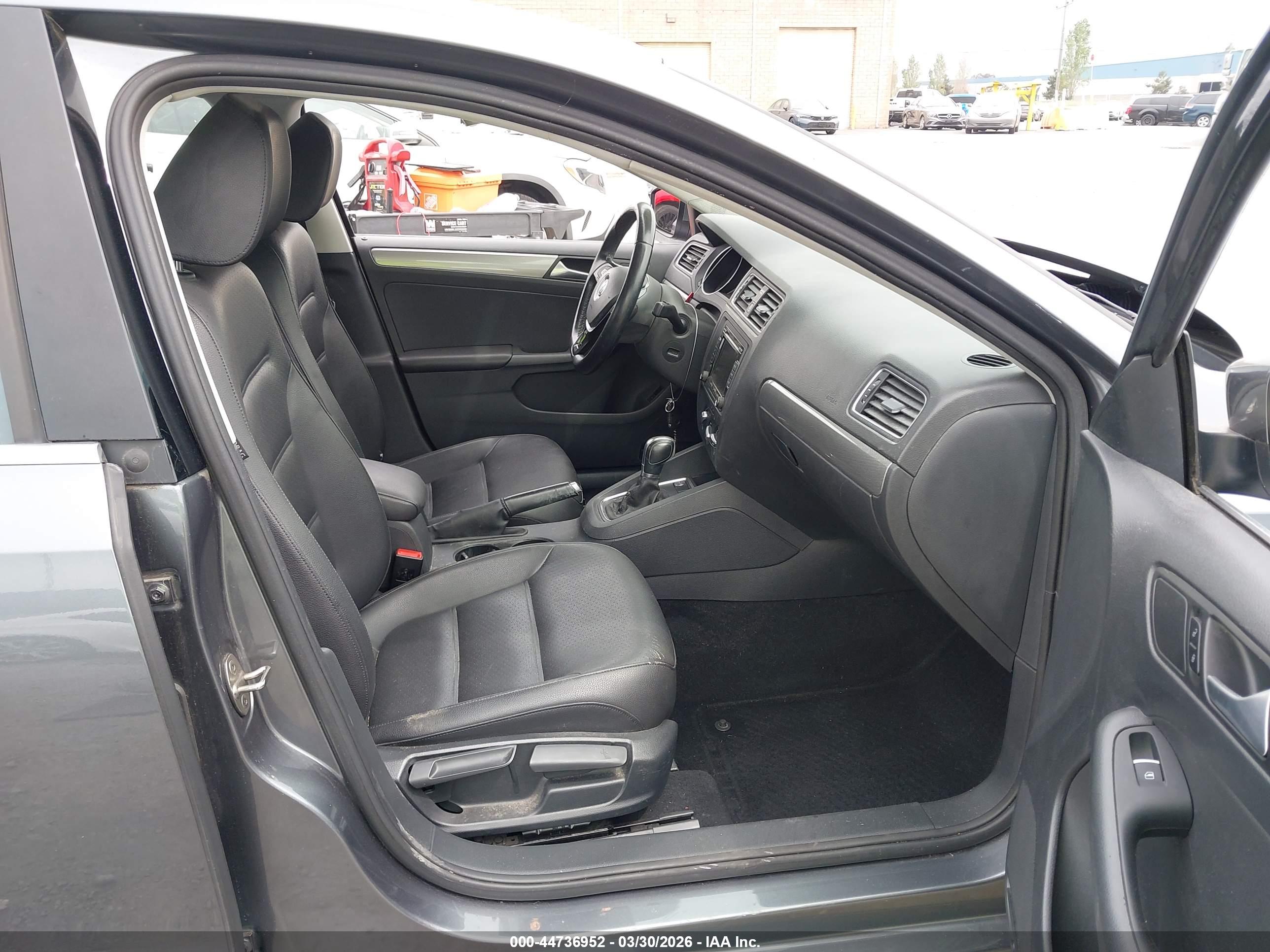 VOLKSWAGEN JETTA image 5