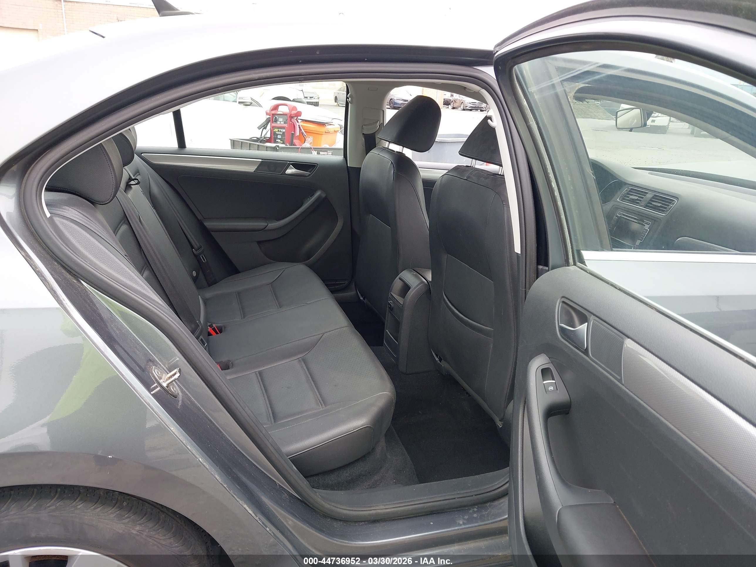 VOLKSWAGEN JETTA image 8