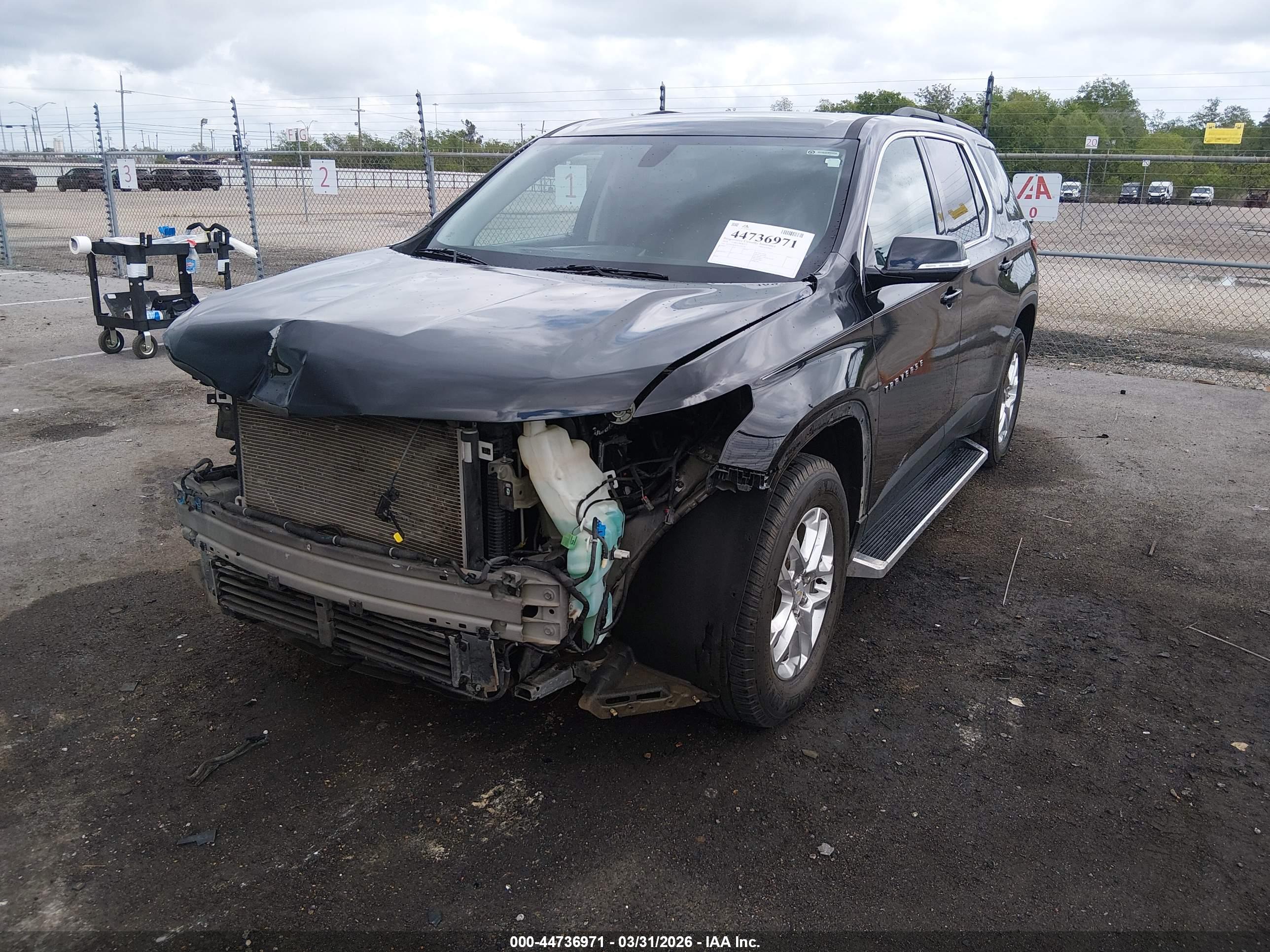 CHEVROLET TRAVERSE image 2