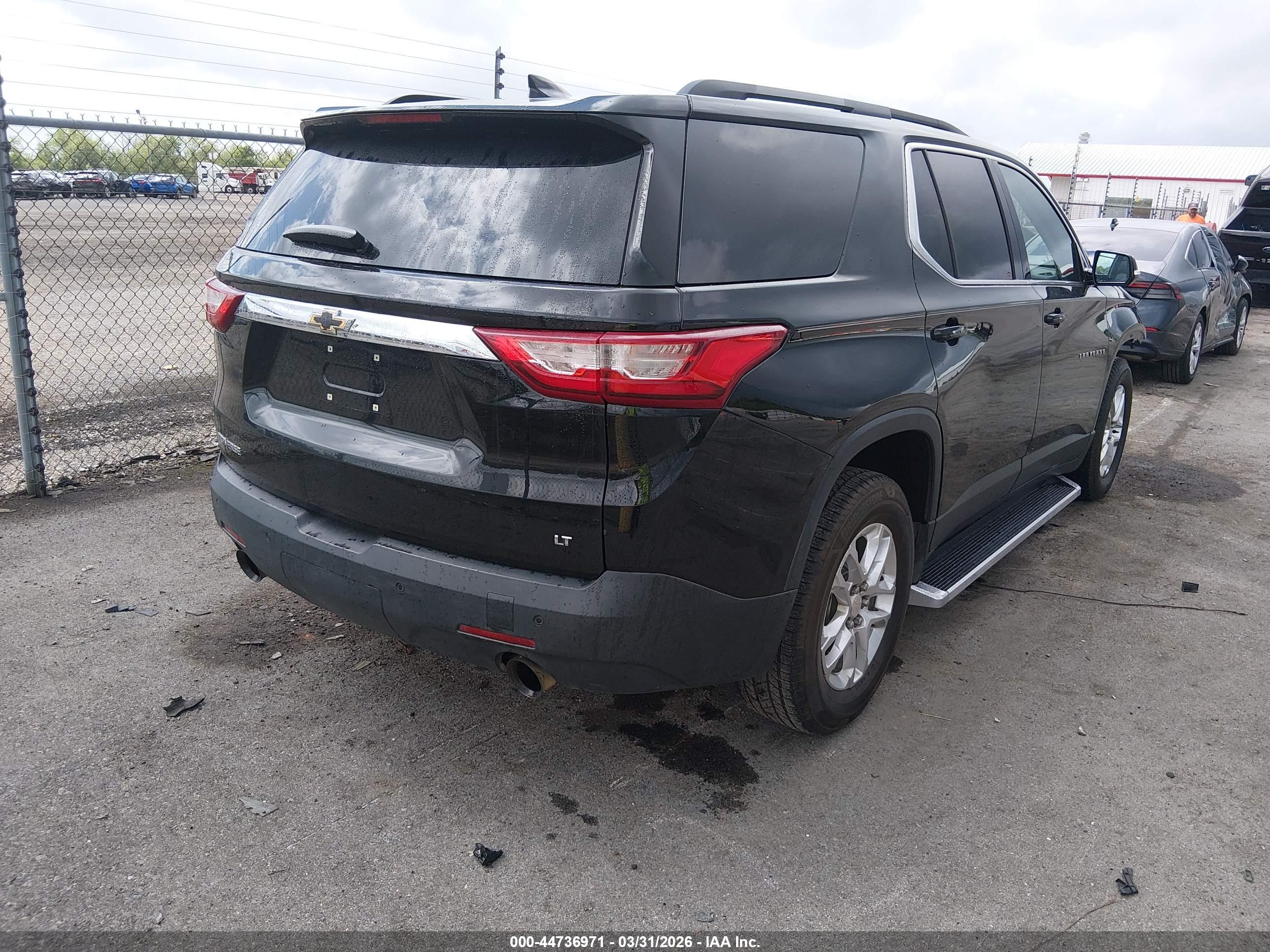 CHEVROLET TRAVERSE image 4