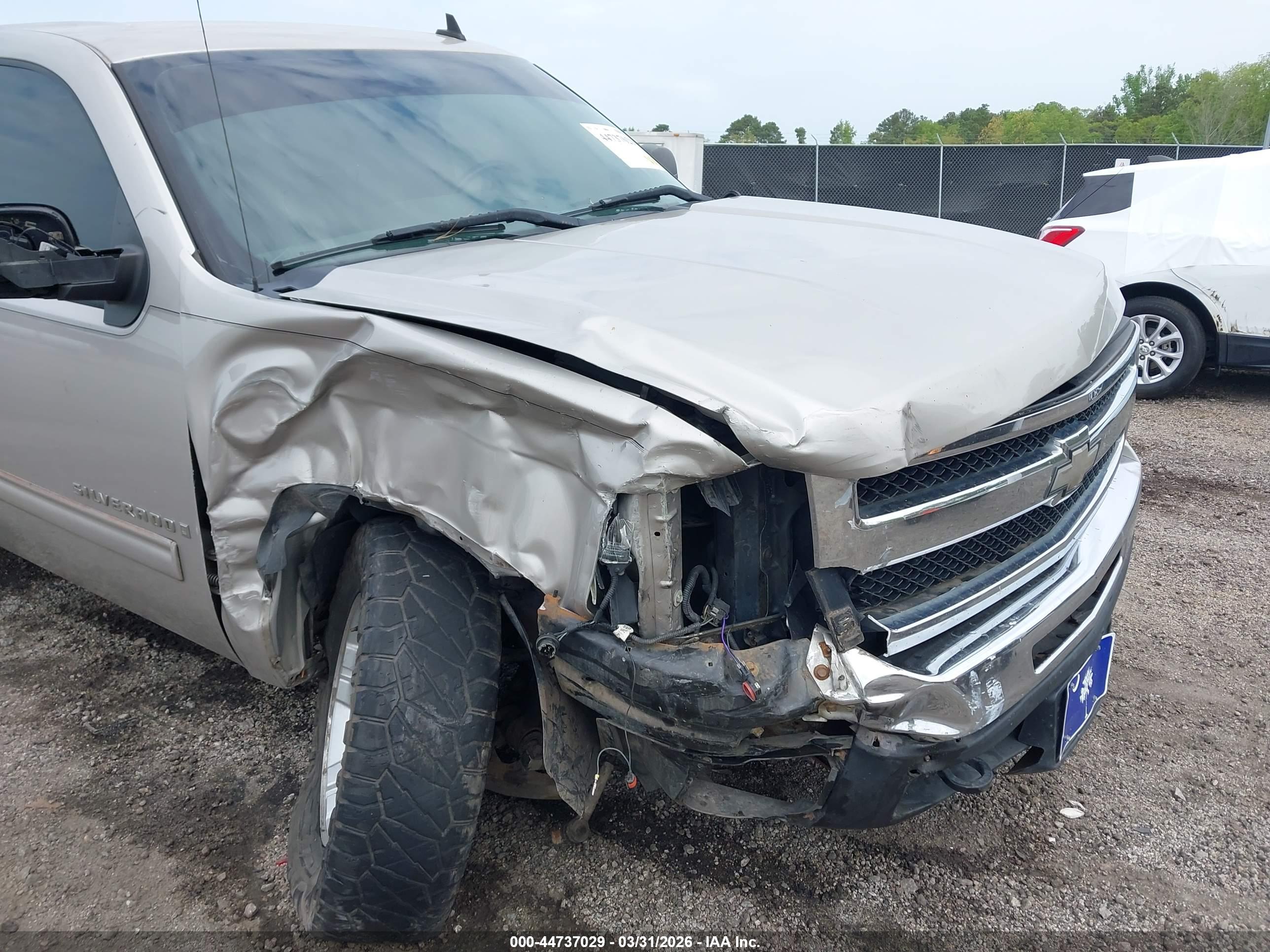 CHEVROLET SILVERADO image 6