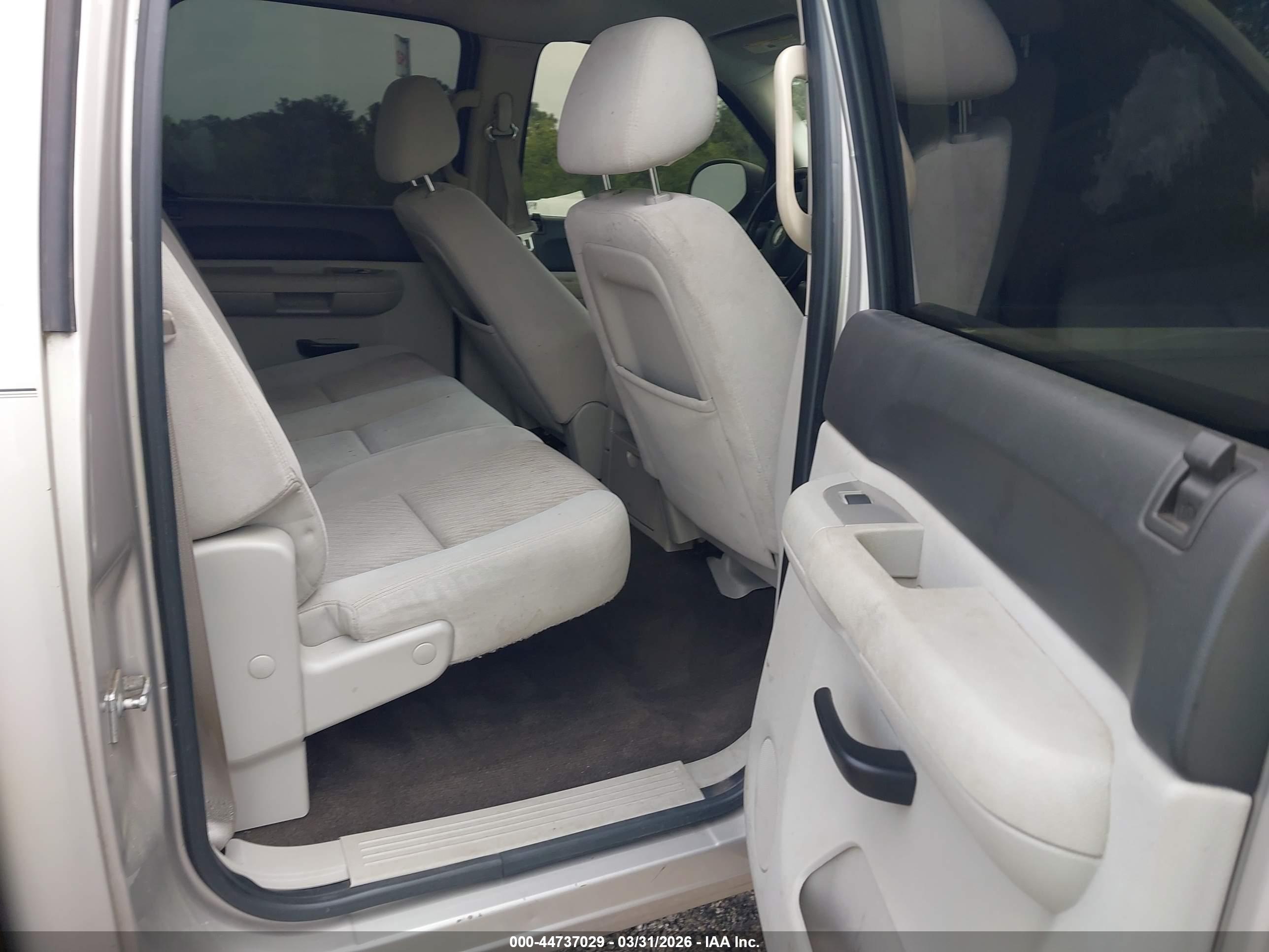 CHEVROLET SILVERADO image 8