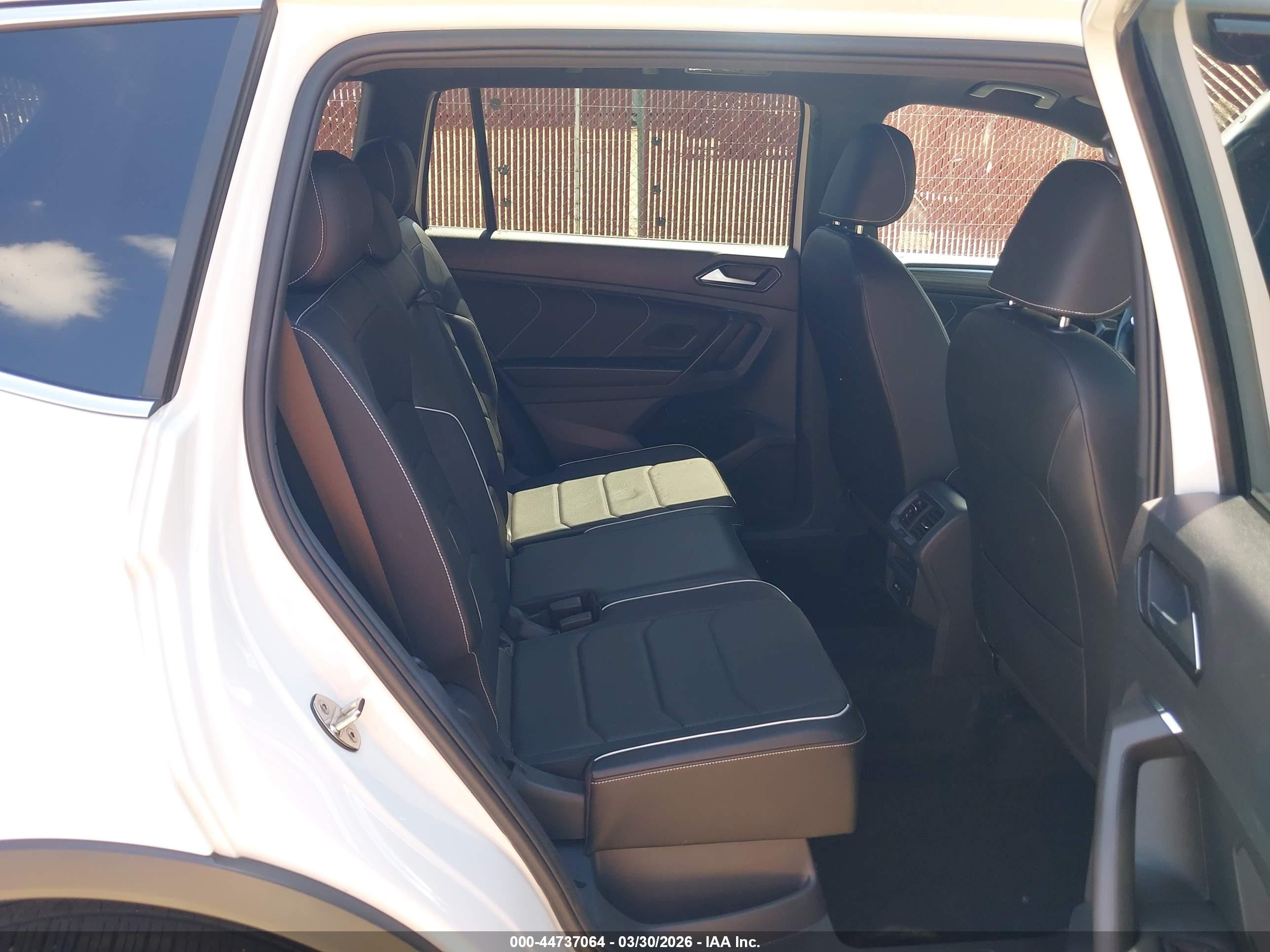 VOLKSWAGEN TIGUAN image 8